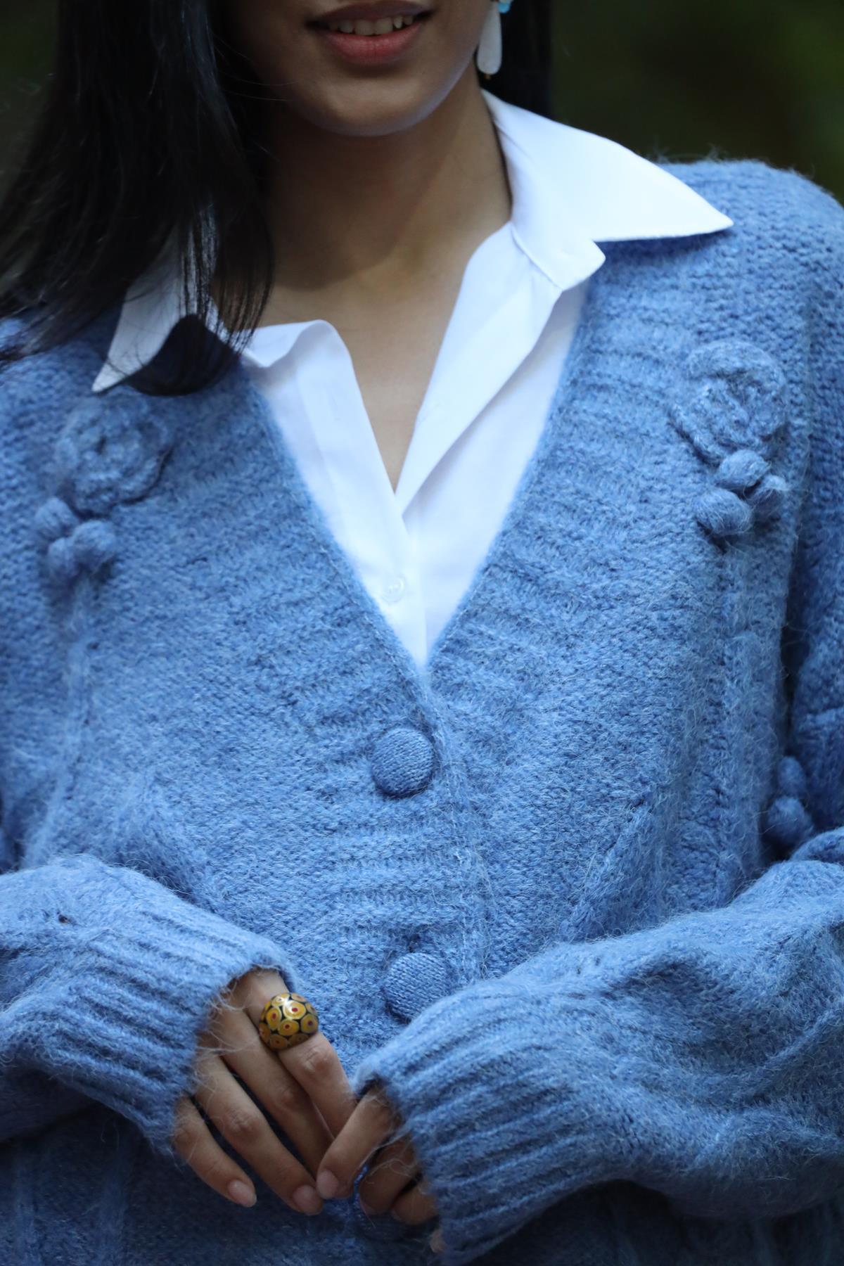 İndigo Mavi Çiçek Kabartmalı Ajurlu Hırka