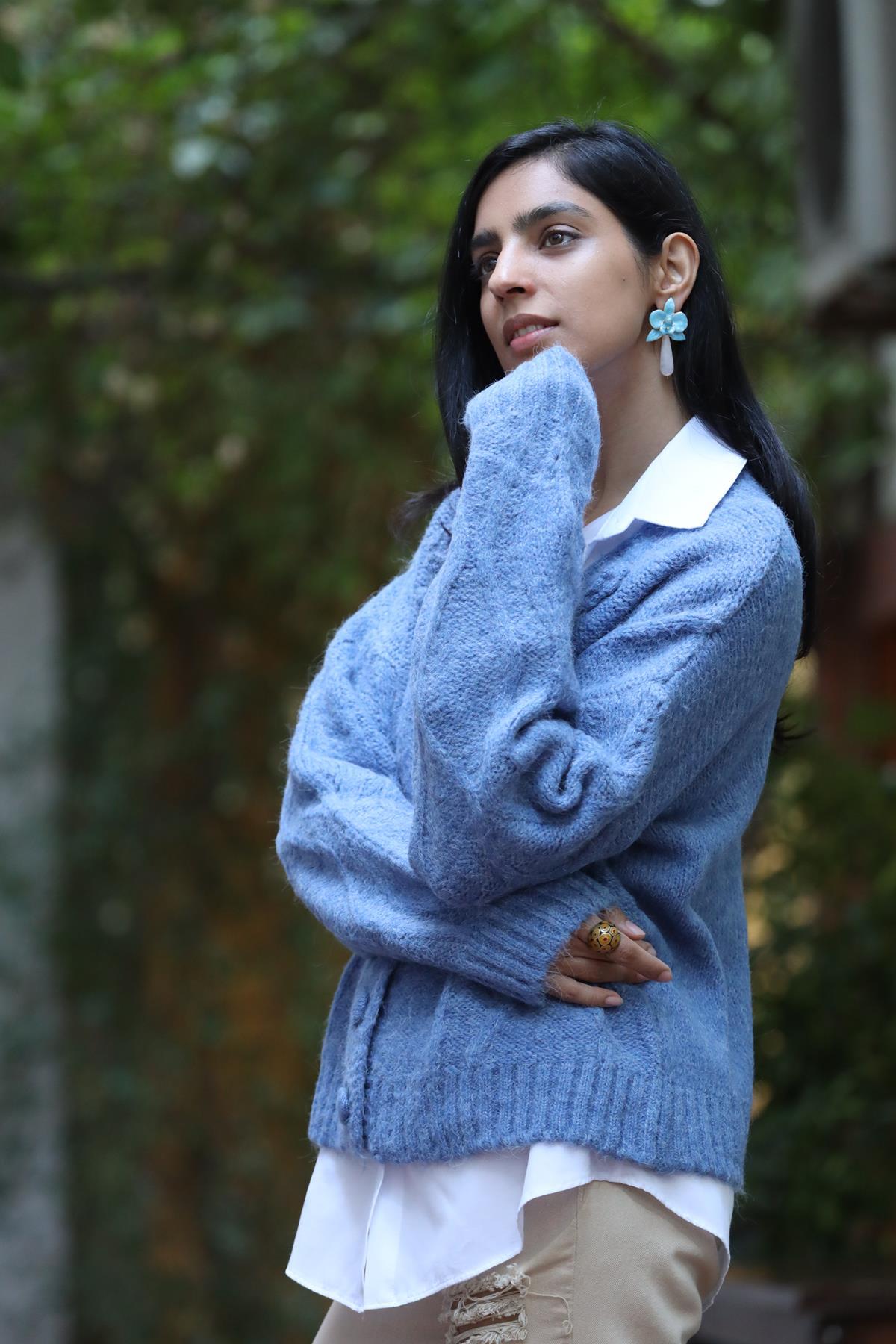 İndigo Mavi Çiçek Kabartmalı Ajurlu Hırka