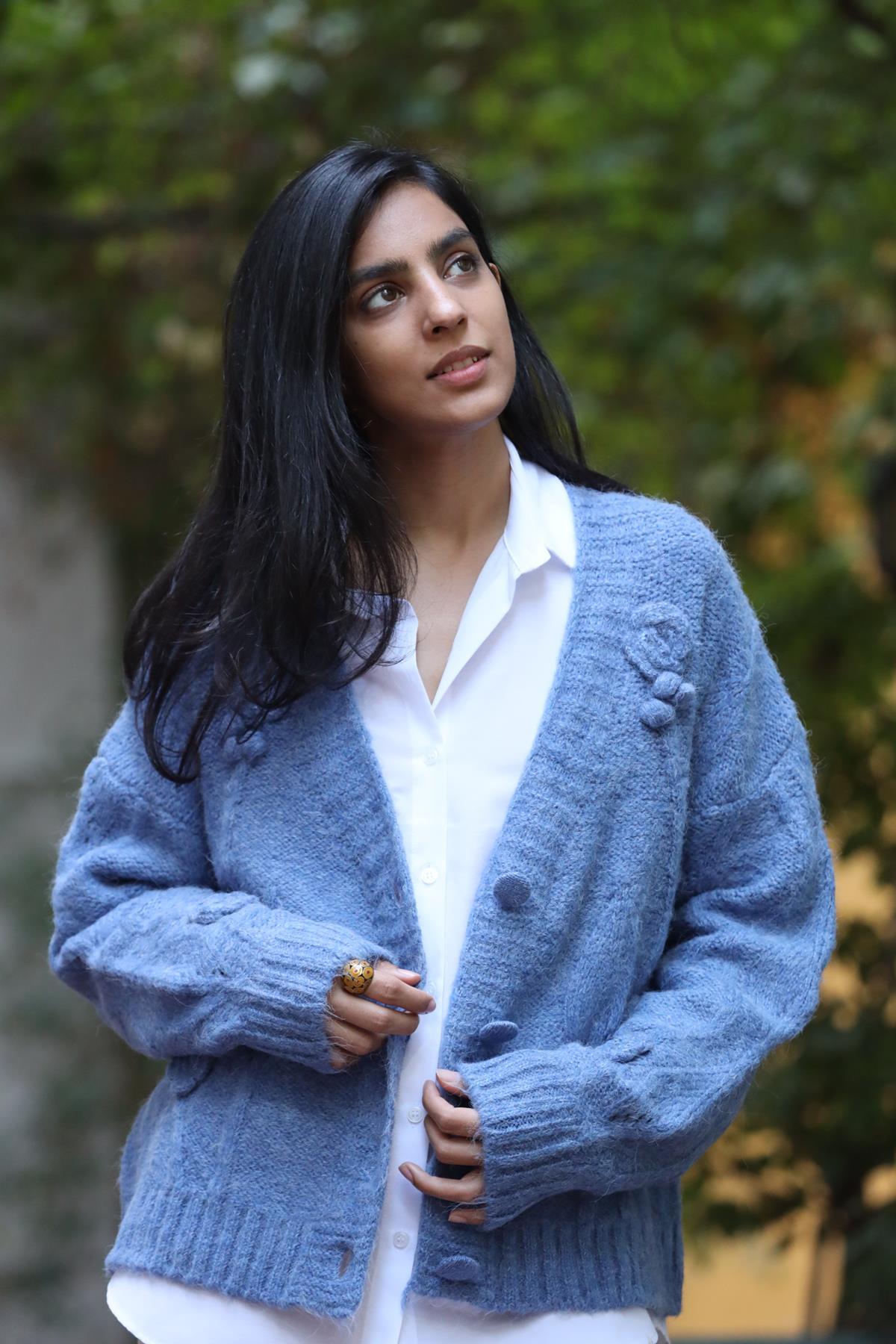 İndigo Mavi Çiçek Kabartmalı Ajurlu Hırka