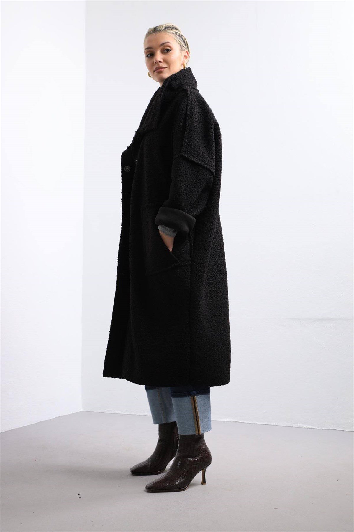 Siyah Oversize Kaban - Şaman Butik - Bohem Giyim ve Aksesuar | Kadın & Erkek Siyah Oversize Kaban
