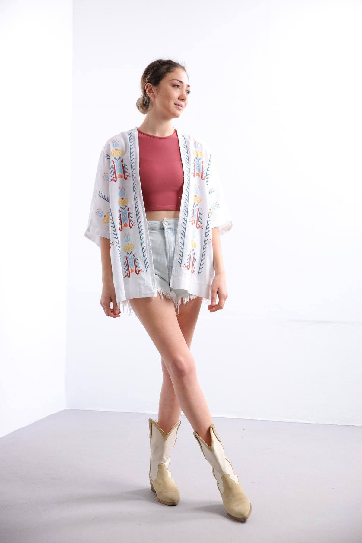 Beyaz İşlemeli Kısa Kaftan - Şaman Butik Beyaz İşlemeli Kısa Kaftan