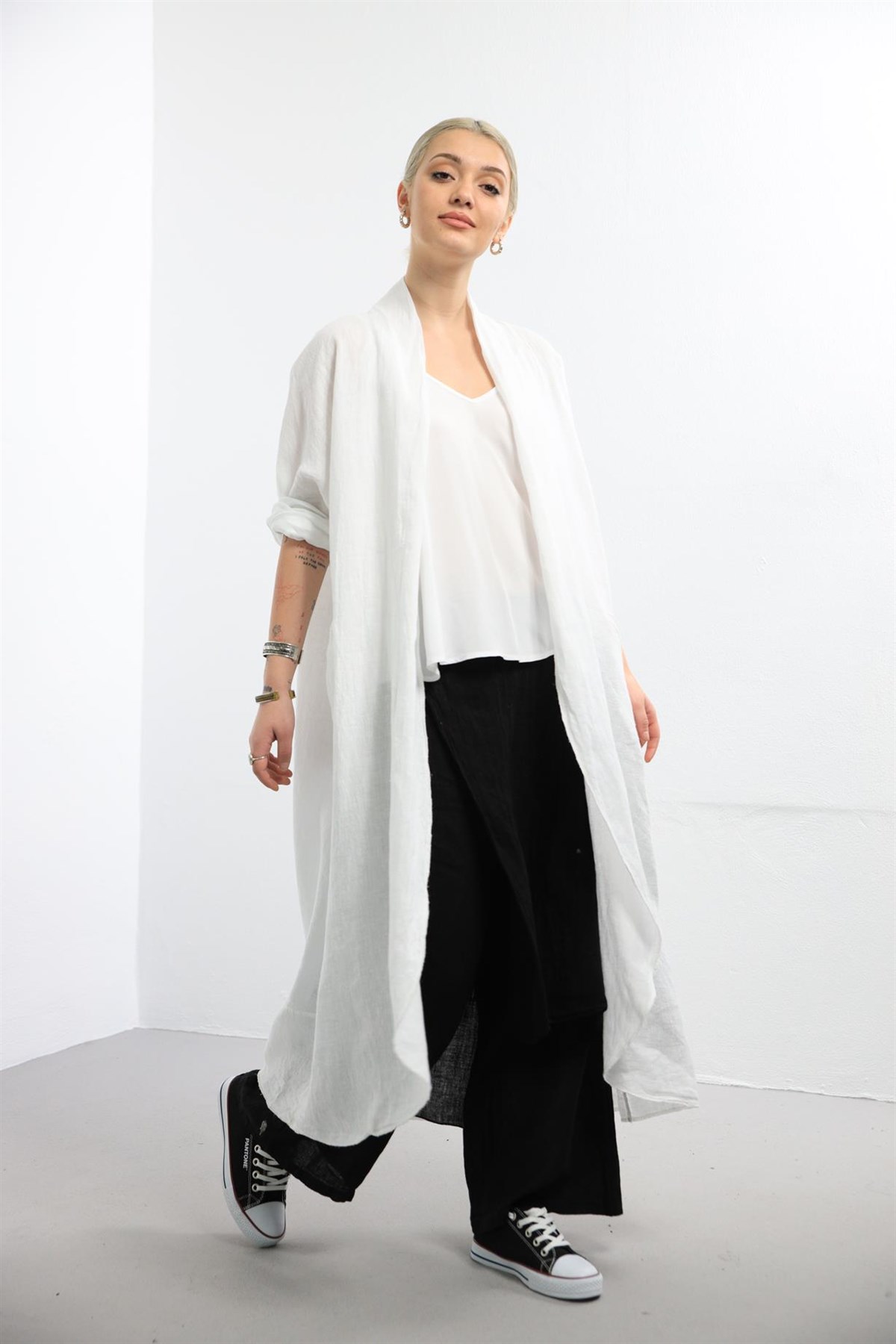 Beyaz Sırtı Bağcıklı Keten Kaftan - Şaman Butik Beyaz Sırtı Bağcıklı Keten Kaftan