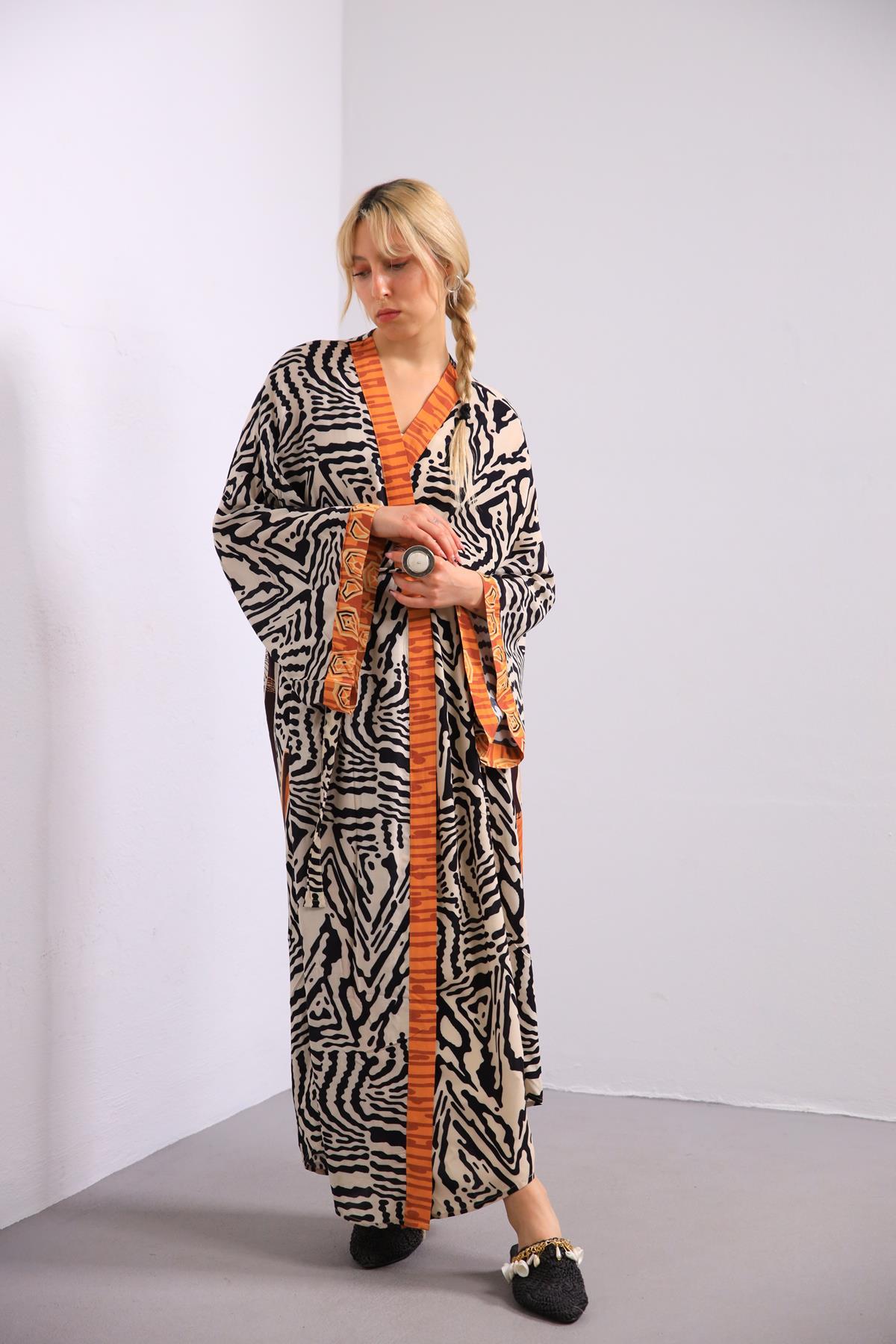 Ekru Turuncu Kadın Dengesi Desenli Kimono - Şaman Butik Ekru Turuncu Kadın Dengesi Desenli Kimono