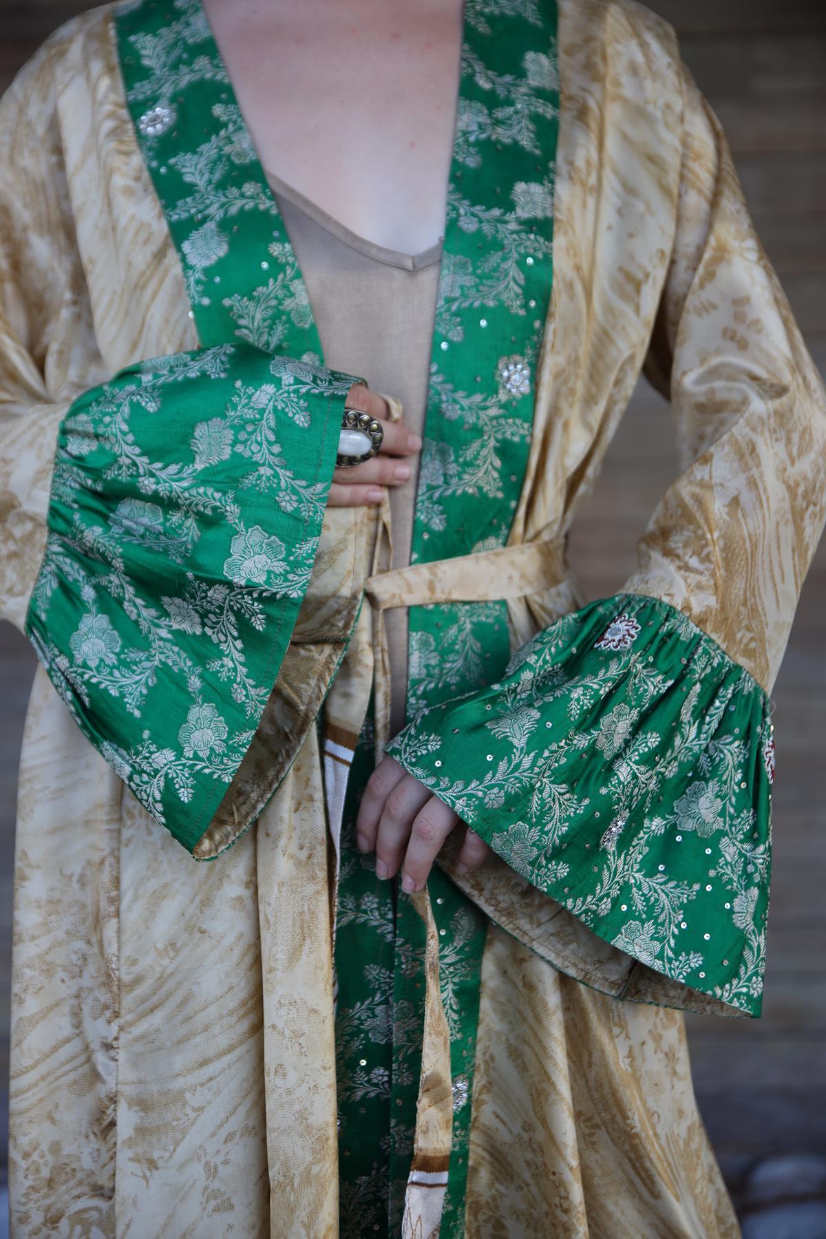  Gold Rengi İşlemeli Bohem Kaftan