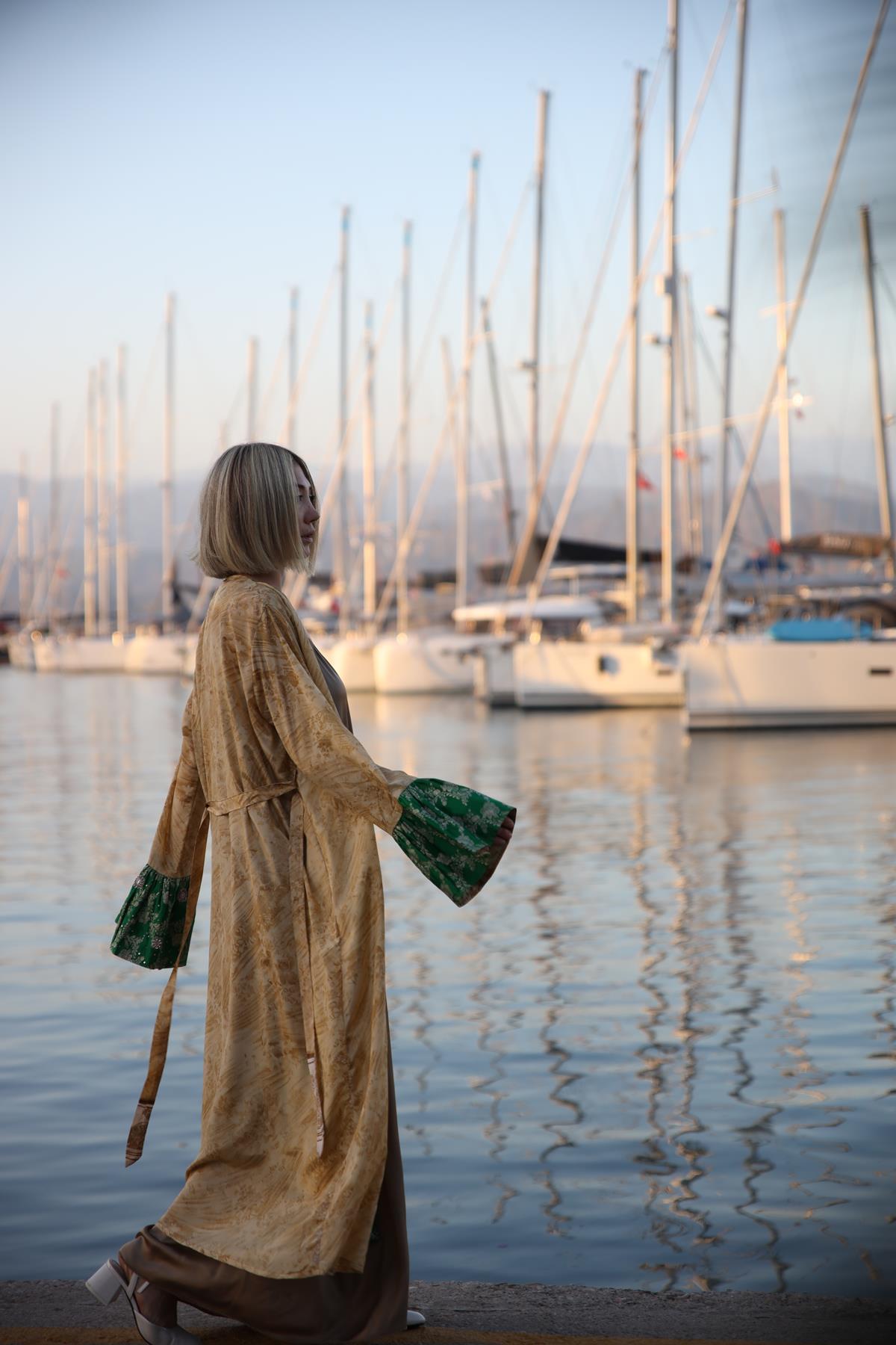  Gold Rengi İşlemeli Bohem Kaftan