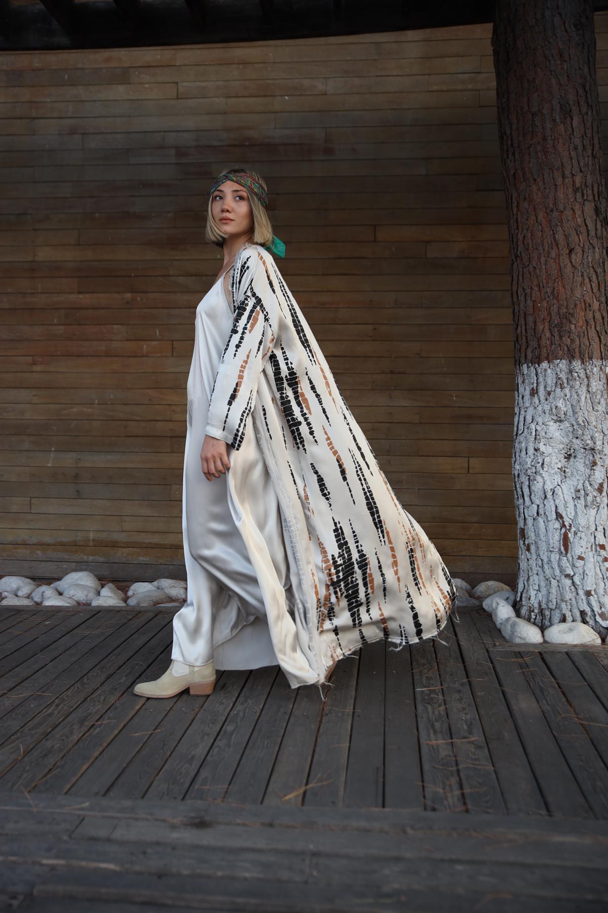 Gri Batikli Saten Kaftan - Şaman Butik Gri Batikli Saten Kaftan