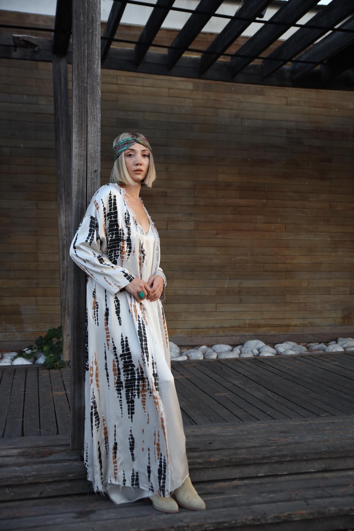 Gri Batikli Saten Kaftan - Şaman Butik Gri Batikli Saten Kaftan
