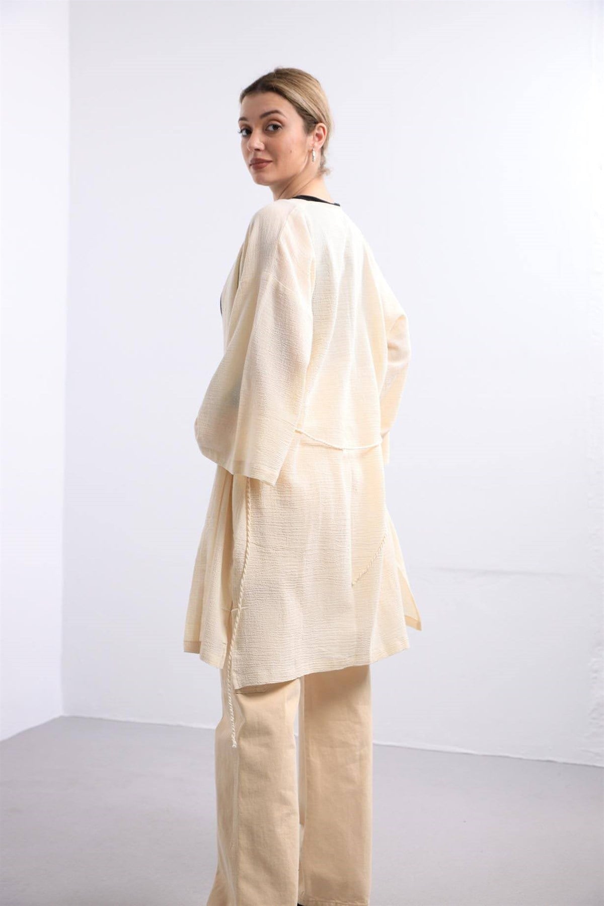 Krem Rengi Yakası ve Beli İpli Kaftan - Şaman Butik Krem Rengi Yakası ve Beli İpli Kaftan