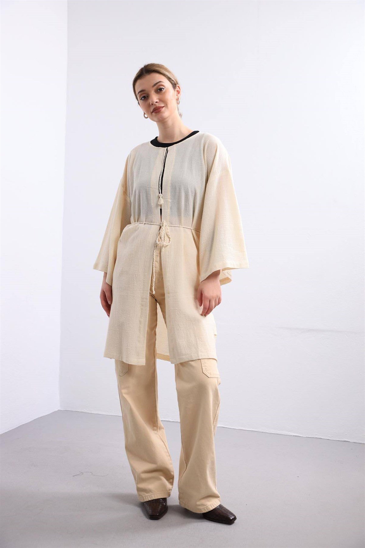 Krem Rengi Yakası ve Beli İpli Kaftan - Şaman Butik Krem Rengi Yakası ve Beli İpli Kaftan