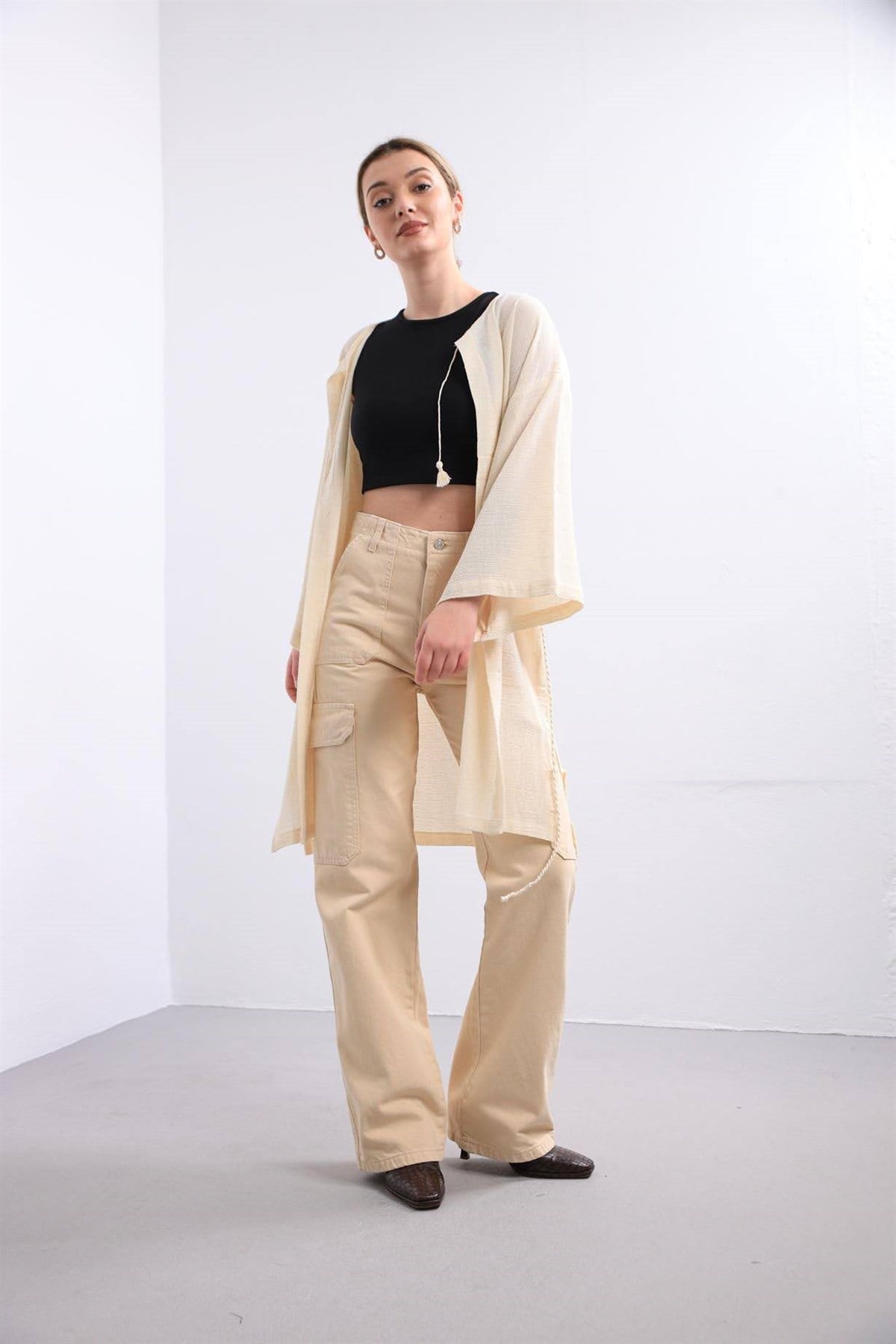 Krem Rengi Yakası ve Beli İpli Kaftan - Şaman Butik Krem Rengi Yakası ve Beli İpli Kaftan