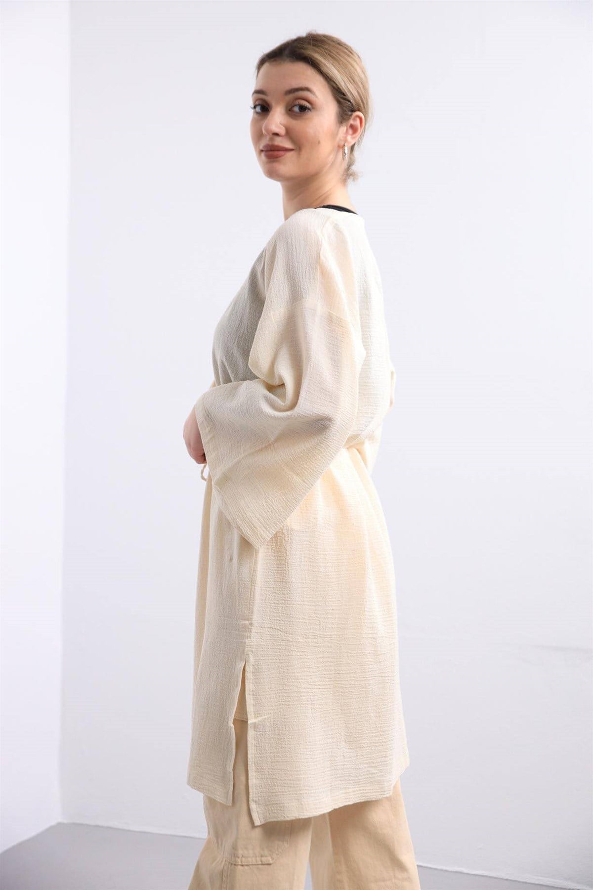 Krem Rengi Yakası ve Beli İpli Kaftan - Şaman Butik Krem Rengi Yakası ve Beli İpli Kaftan