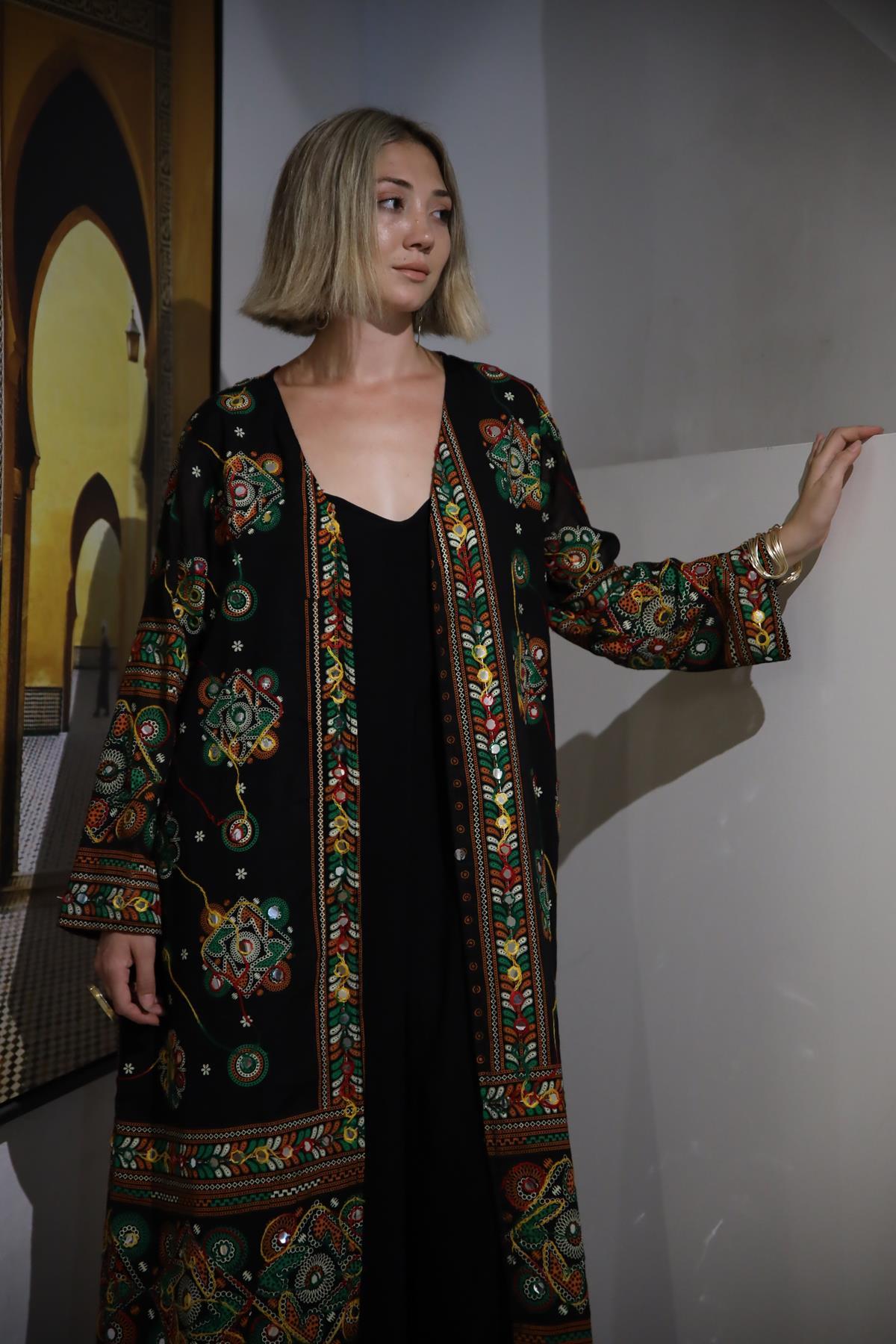  Siyah Pul İşlemeli Etnik Desen Bohem Kaftan