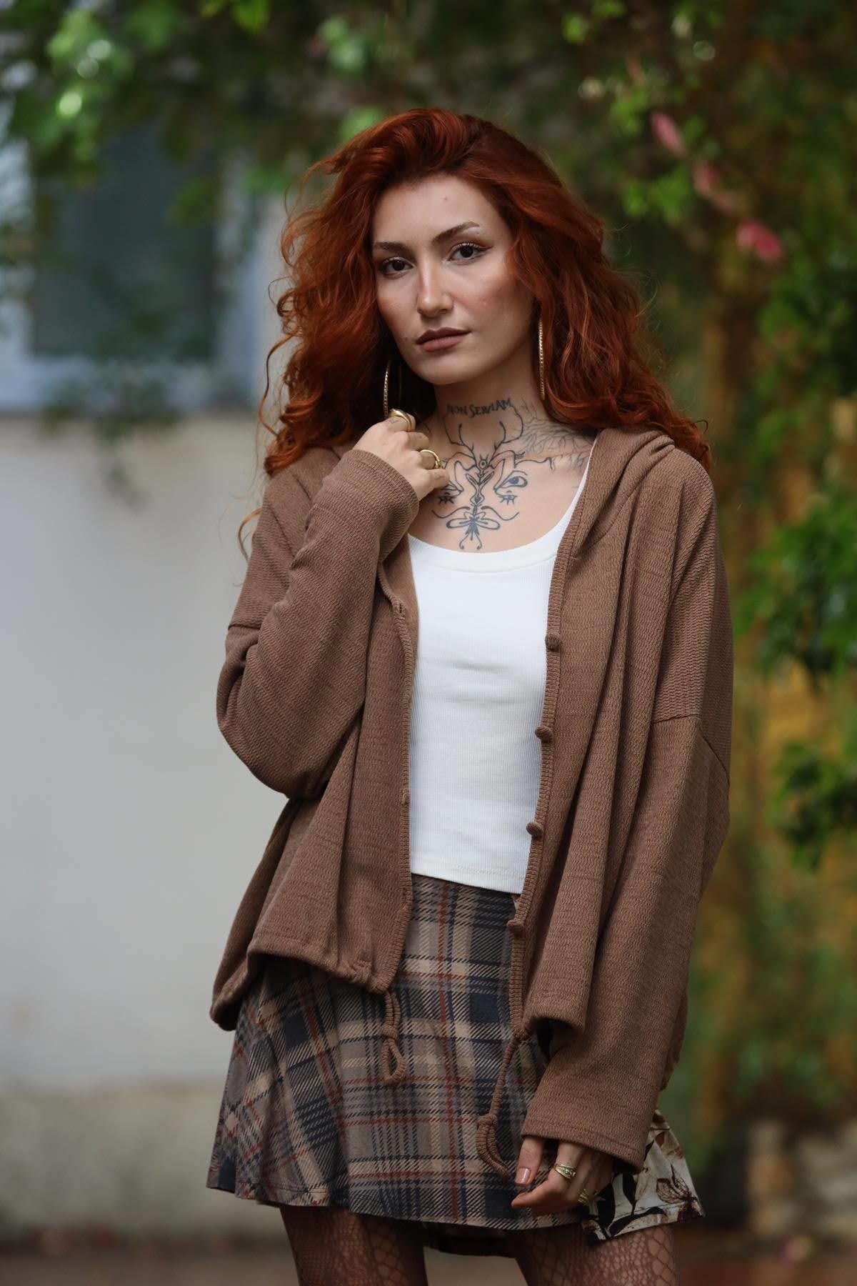 Kahverengi Eteği Büzgülü Kapüşonlu Kadife Hırka