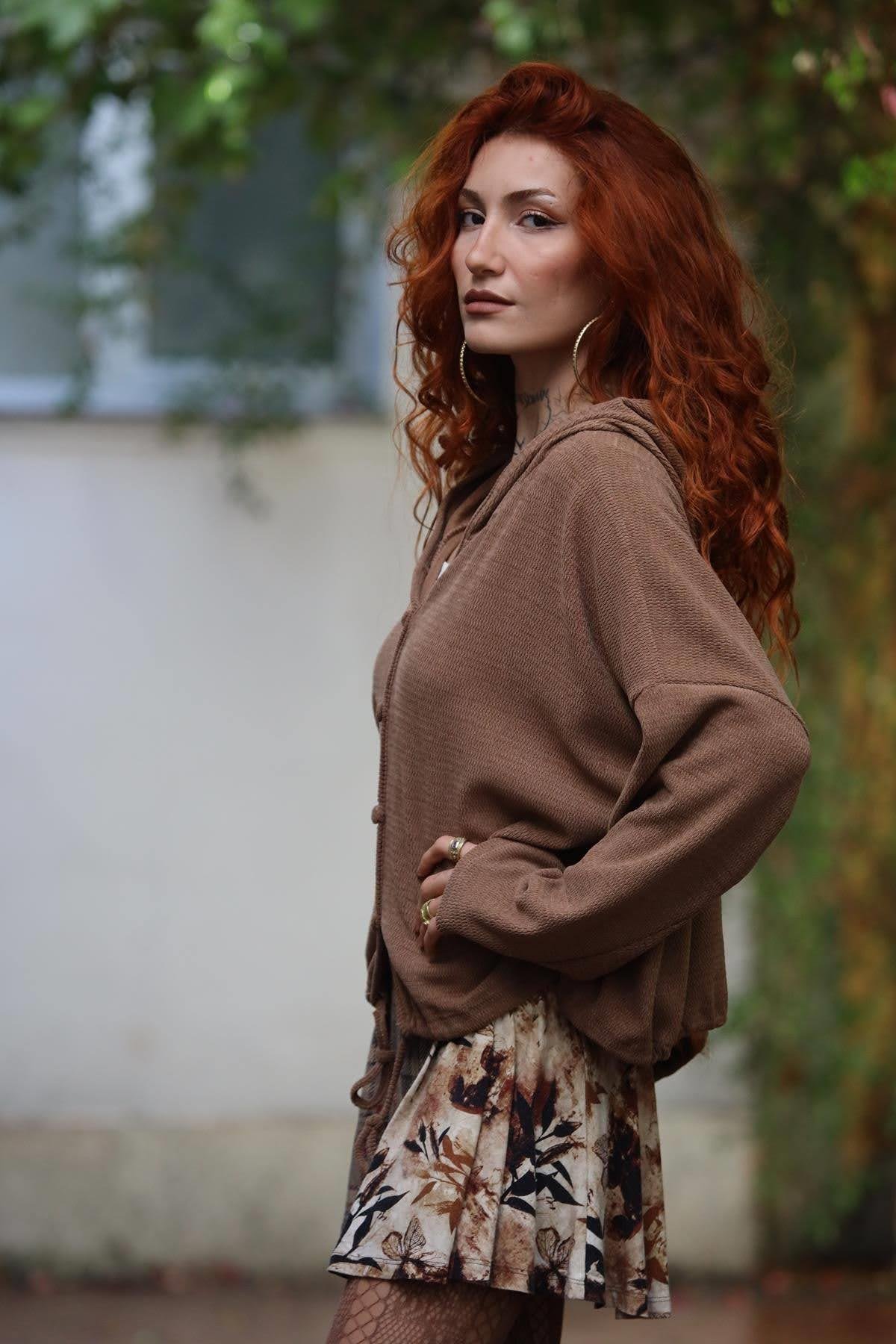 Kahverengi Eteği Büzgülü Kapüşonlu Kadife Hırka