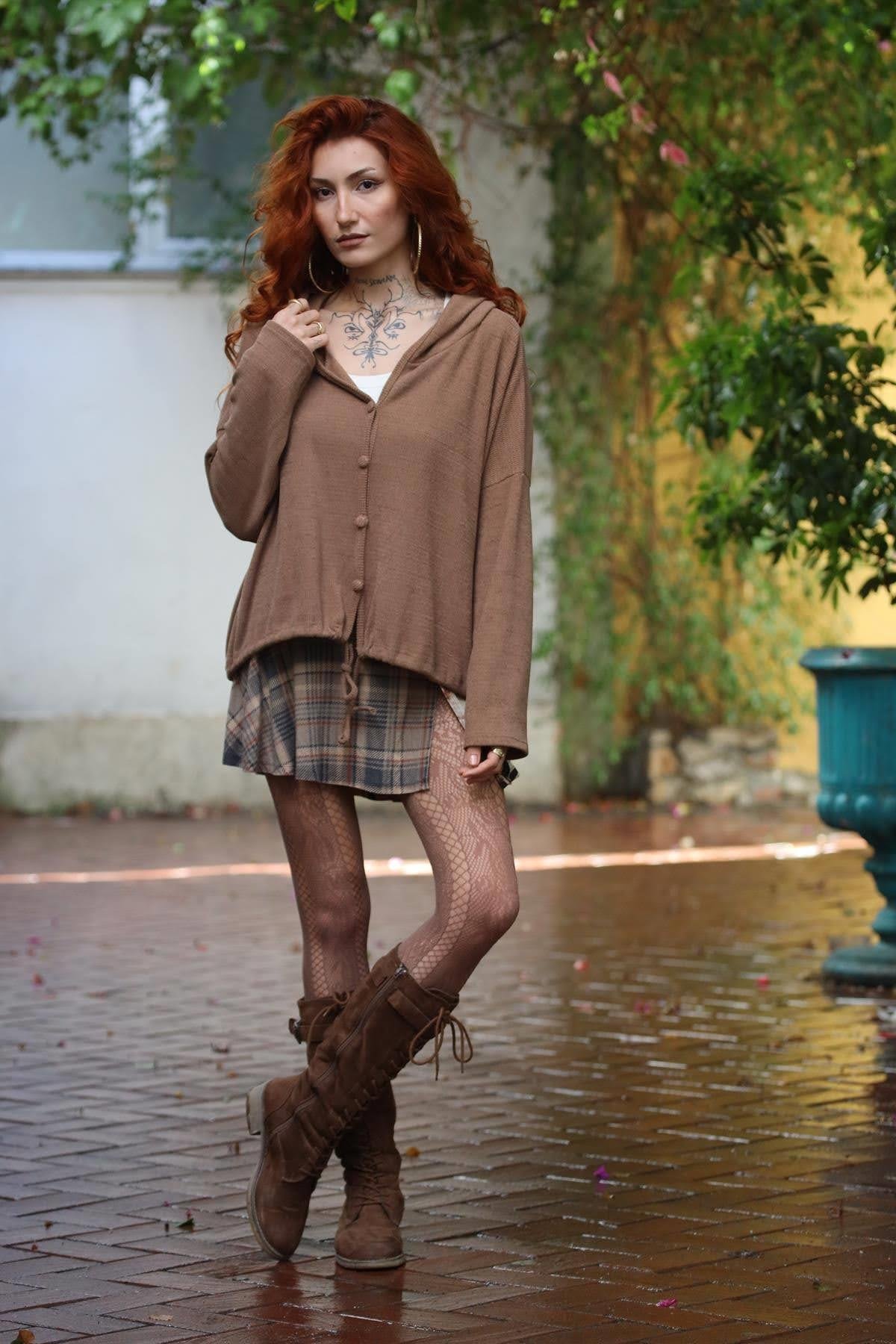 Kahverengi Eteği Büzgülü Kapüşonlu Kadife Hırka