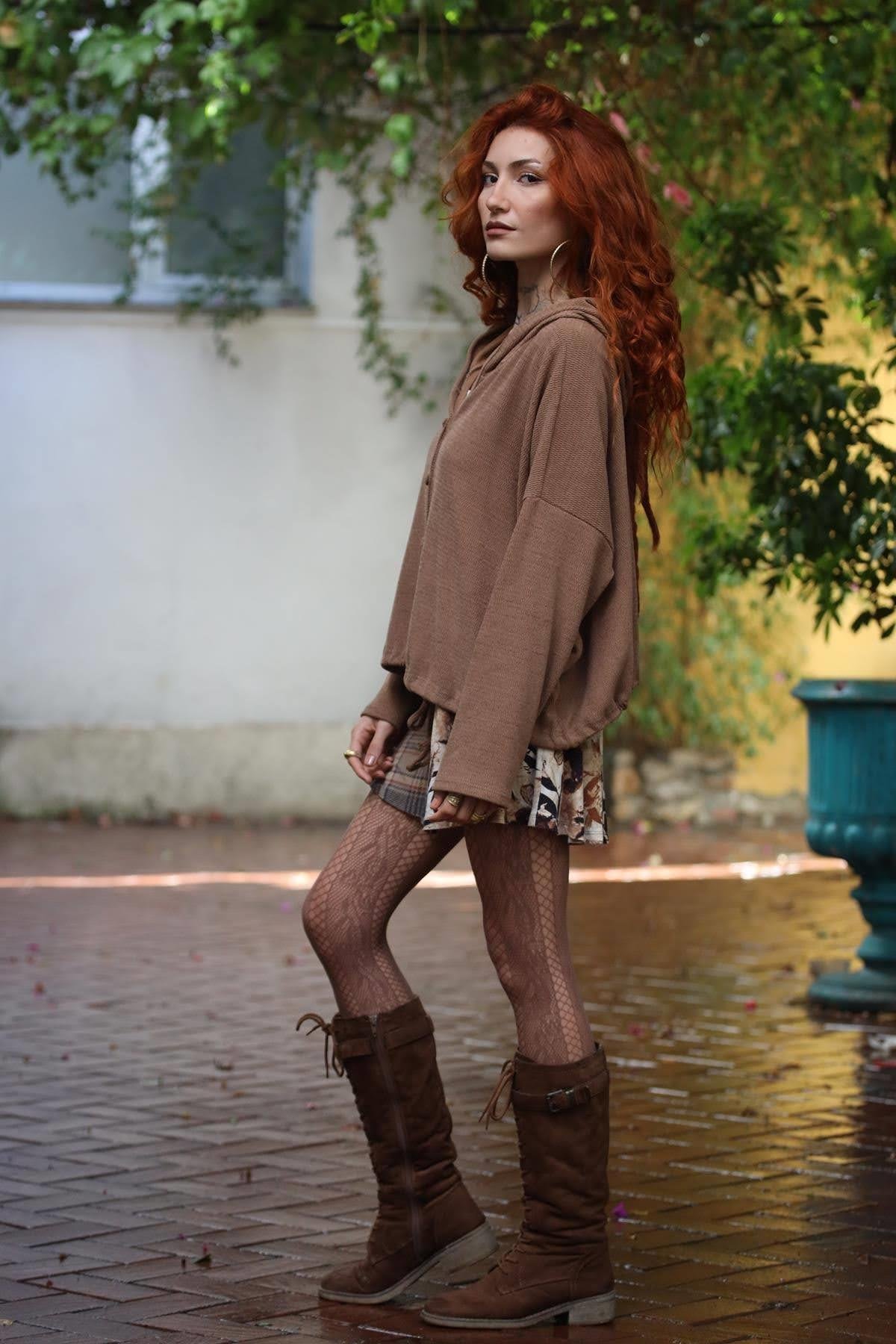 Kahverengi Eteği Büzgülü Kapüşonlu Kadife Hırka