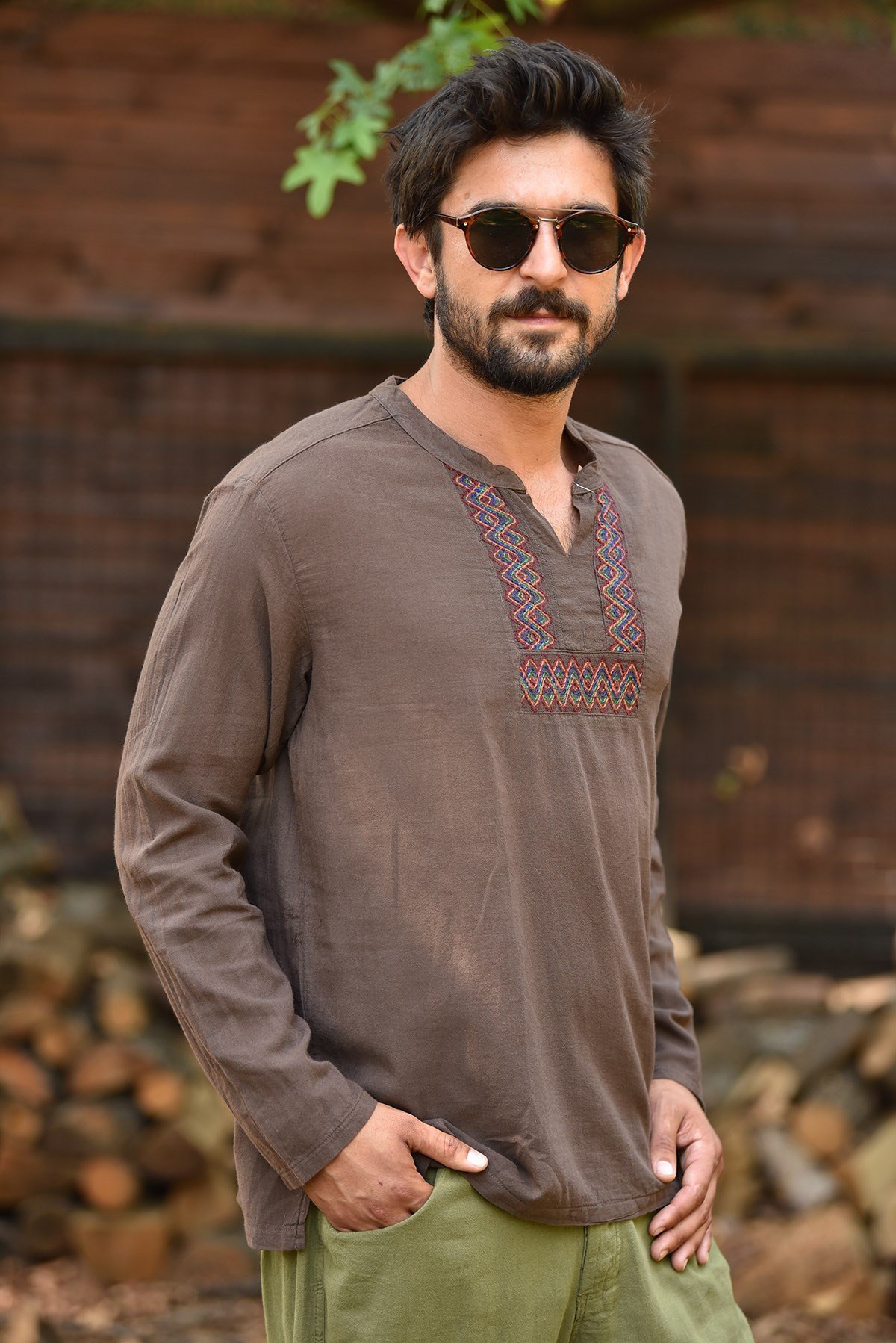 Kahverengi Hakim Yaka Nakış Detaylı Pamuk Gömlek 