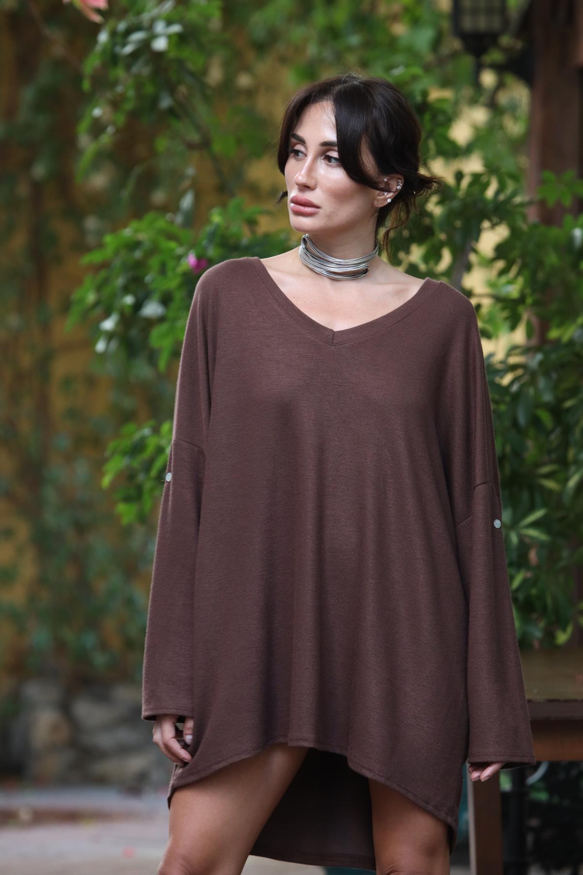 Kahverengi V Yaka Kolları Apoletli Yumuşak Doku Tunik