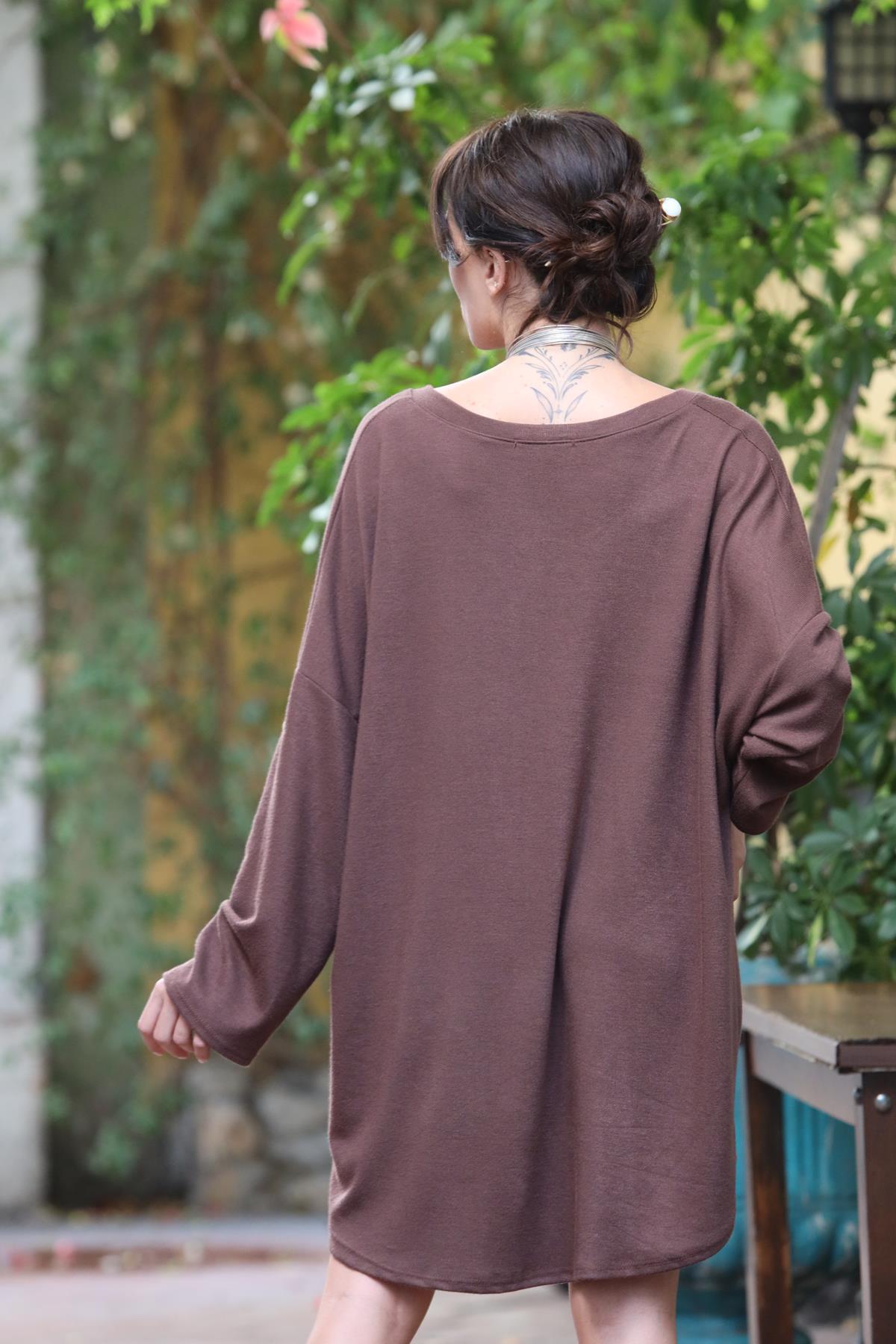 Kahverengi V Yaka Kolları Apoletli Yumuşak Doku Tunik