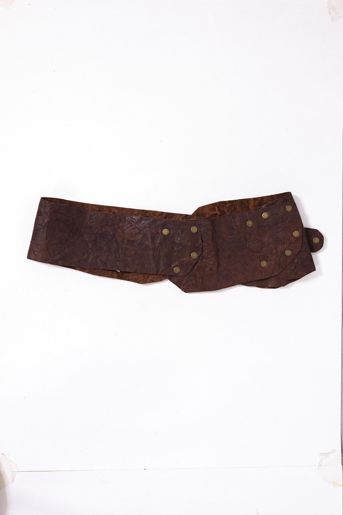 Kahverengi Zımbalı Parçalı Deri Kemer