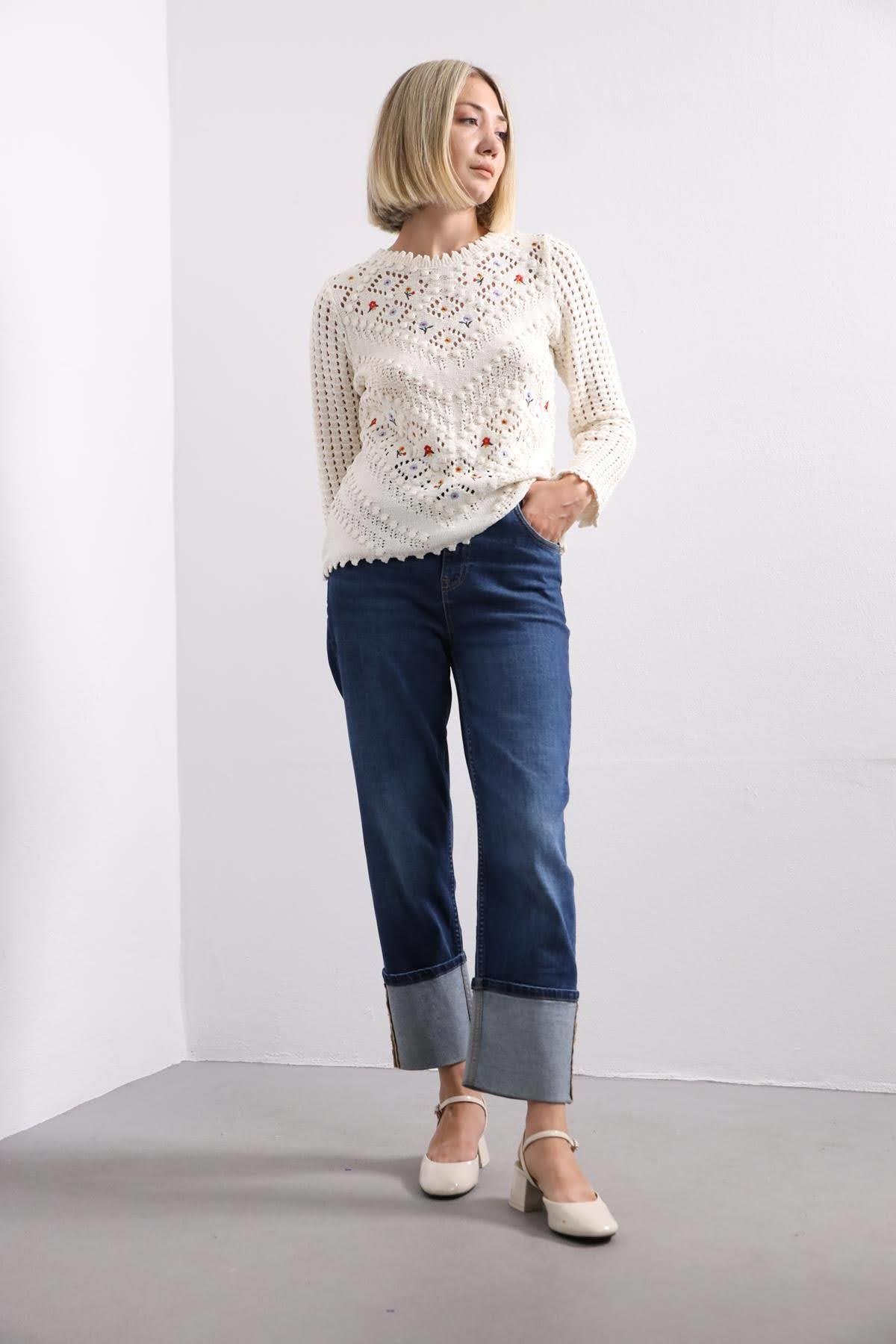  Ekru Rengi Kabartma Detaylı Triko Kazak