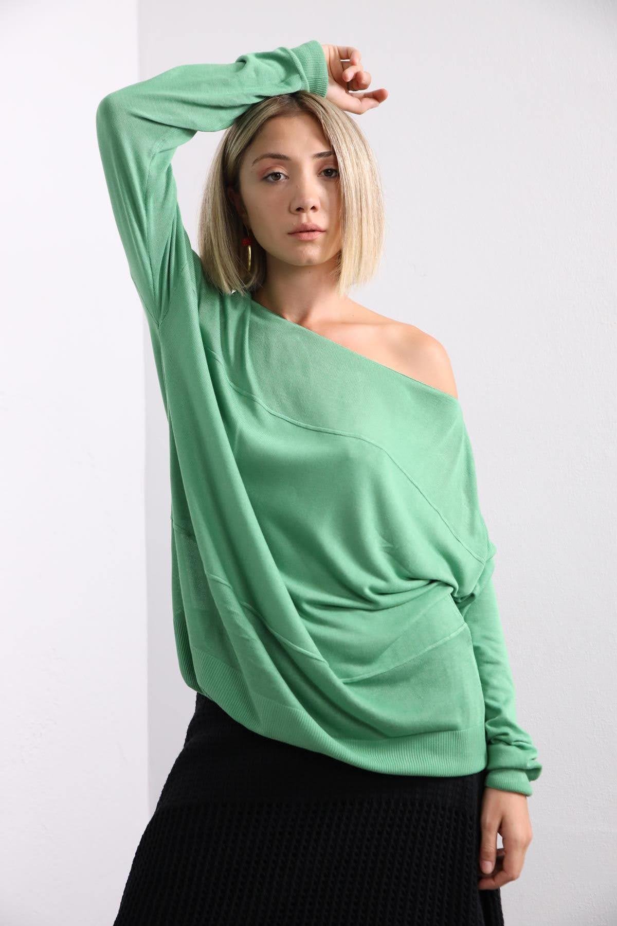 Green Loose Collar Pullover Green Loose Collar Pullover