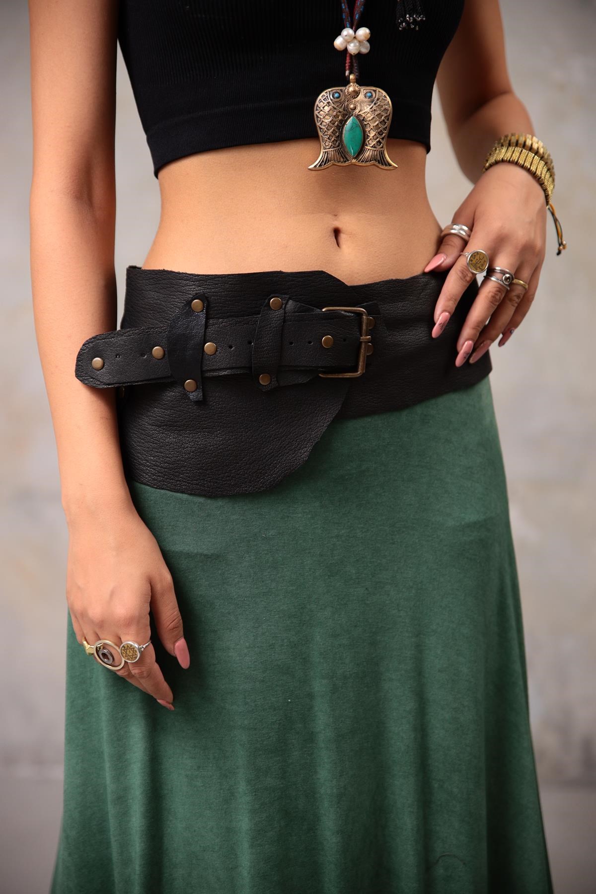  Siyah Parçalı Deri Kemer