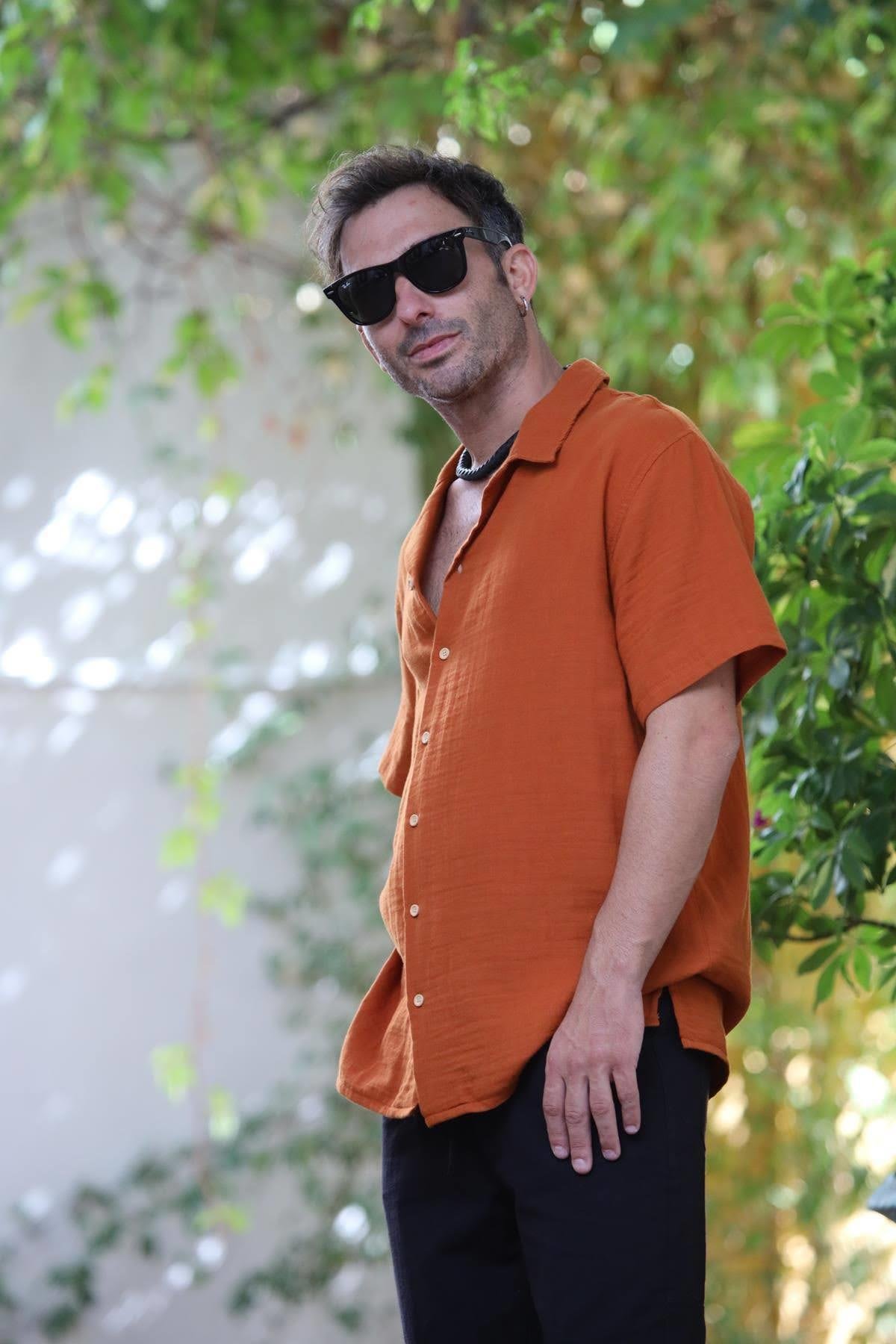 Kiremit Rengi Sırtı Püsküllü Kısa Kollu Erkek Gömlek