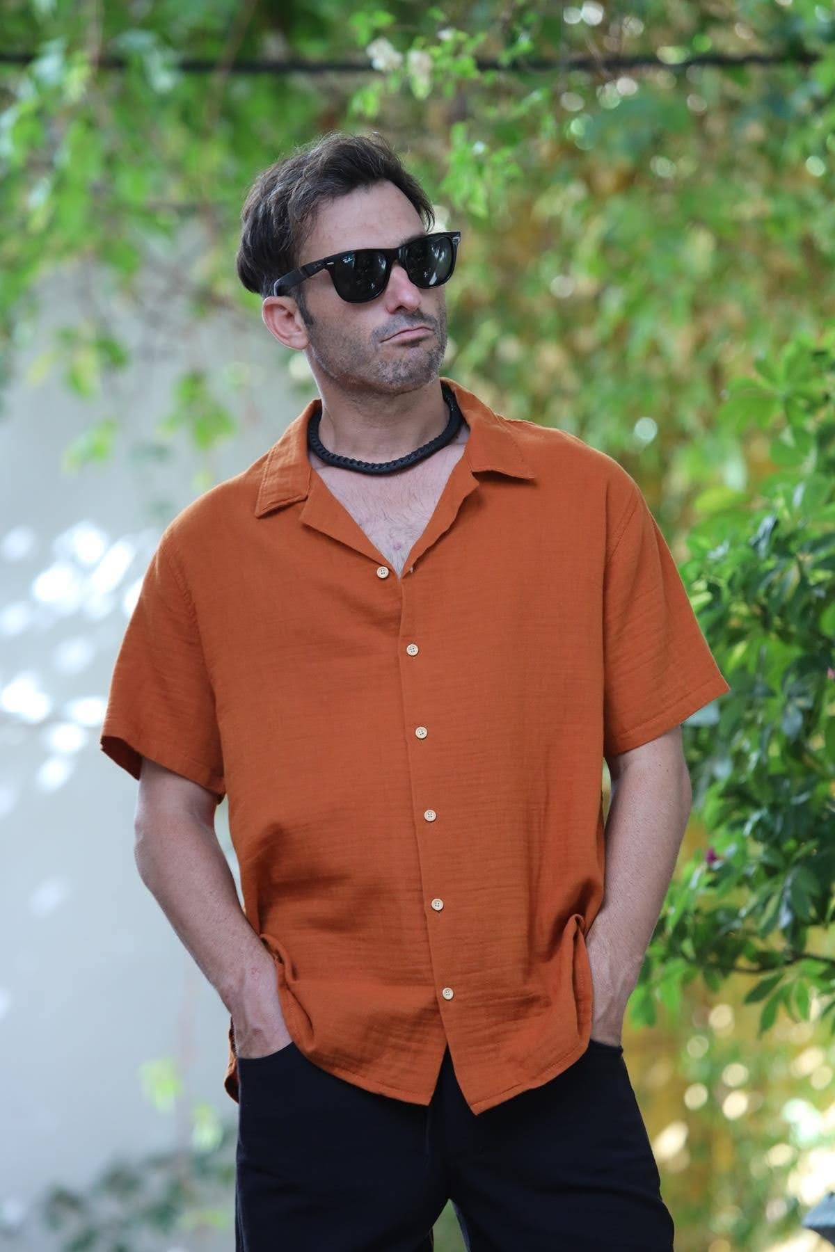 Kiremit Rengi Sırtı Püsküllü Kısa Kollu Erkek Gömlek