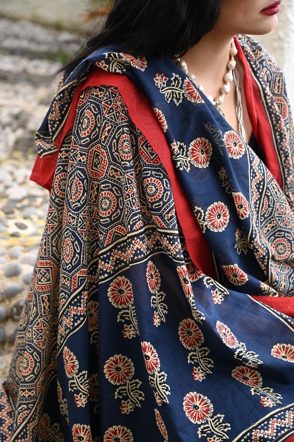 Kırmızı Desenli Otantik Şal