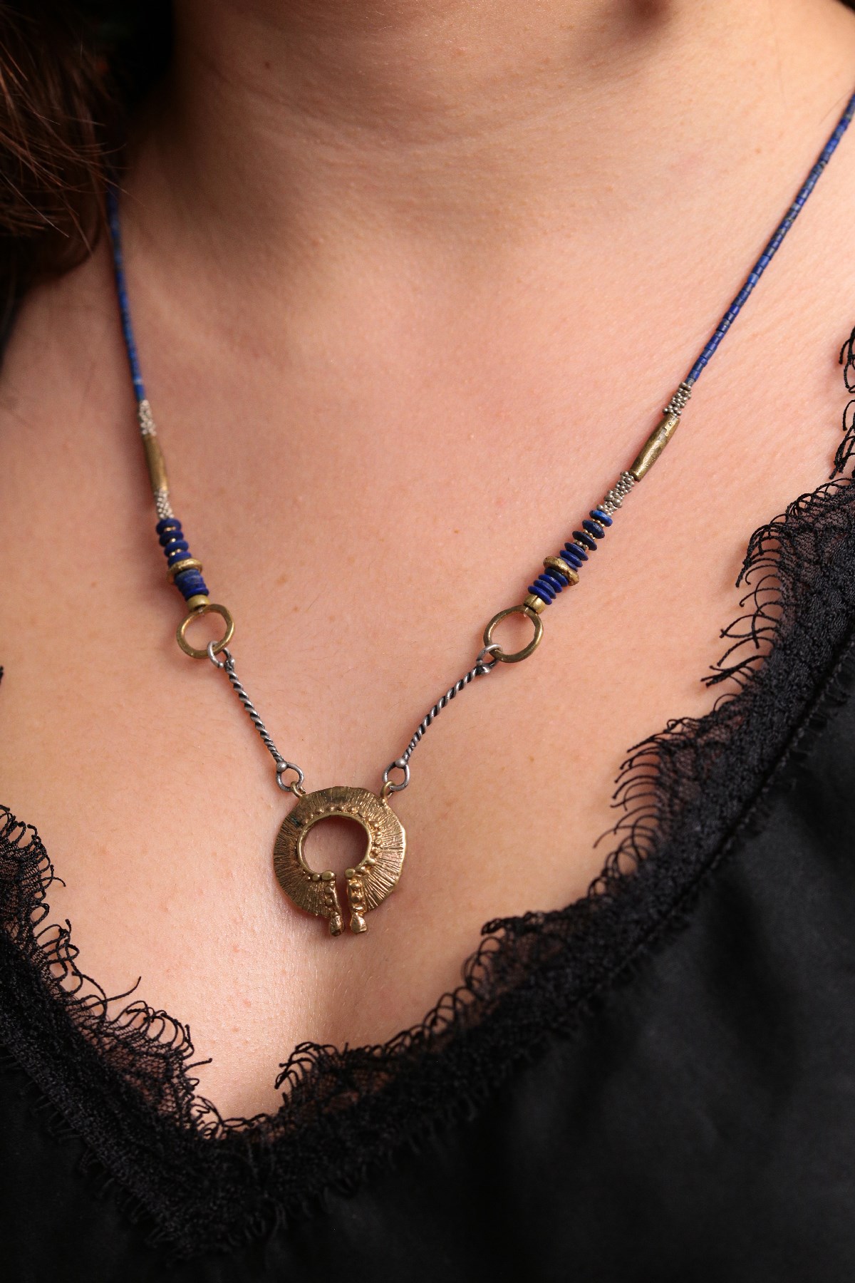 Bronz Antik Parça Detaylı Lapis Taşlı Tasarım Kolye - Şaman Butik Bronz Antik Parça Detaylı Lapis Taşlı Tasarım Kolye