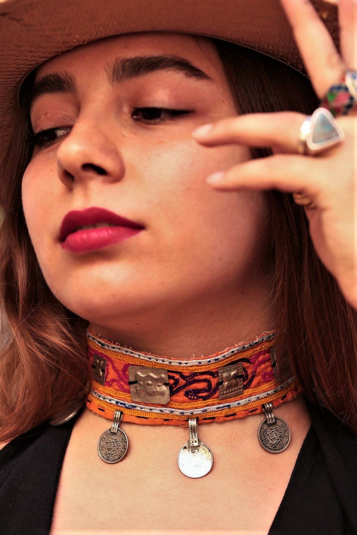 Turuncu Tabanlı Renkli Antik Tasma Kolye - Şaman Butik Turuncu Tabanlı Renkli Antik Tasma Kolye