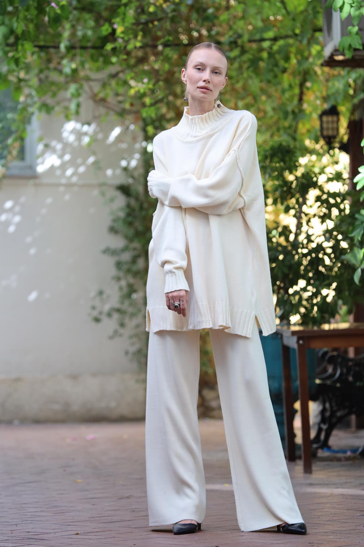 Krem Rengi Balıkçı Yaka Kazak ve Triko Pantolon Takım