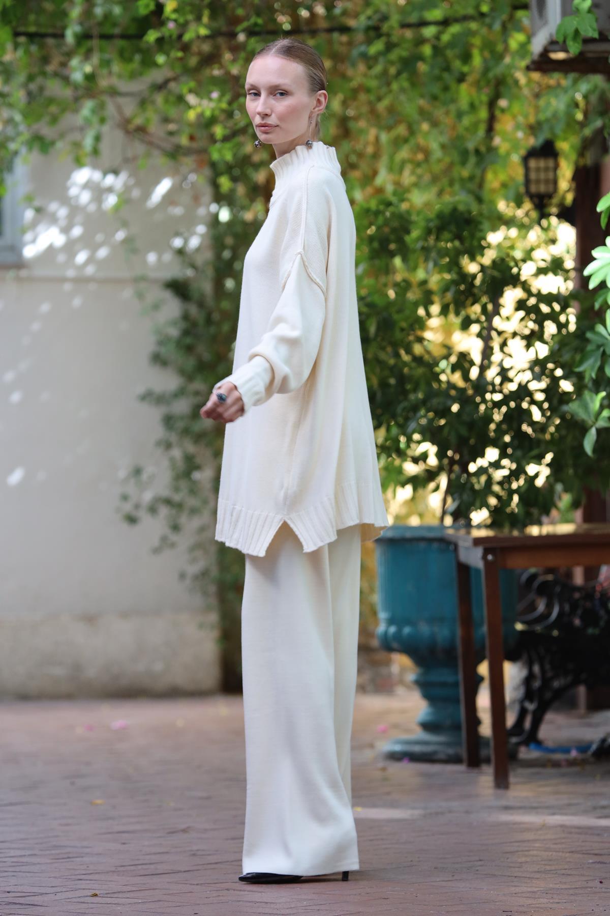 Krem Rengi Balıkçı Yaka Kazak ve Triko Pantolon Takım