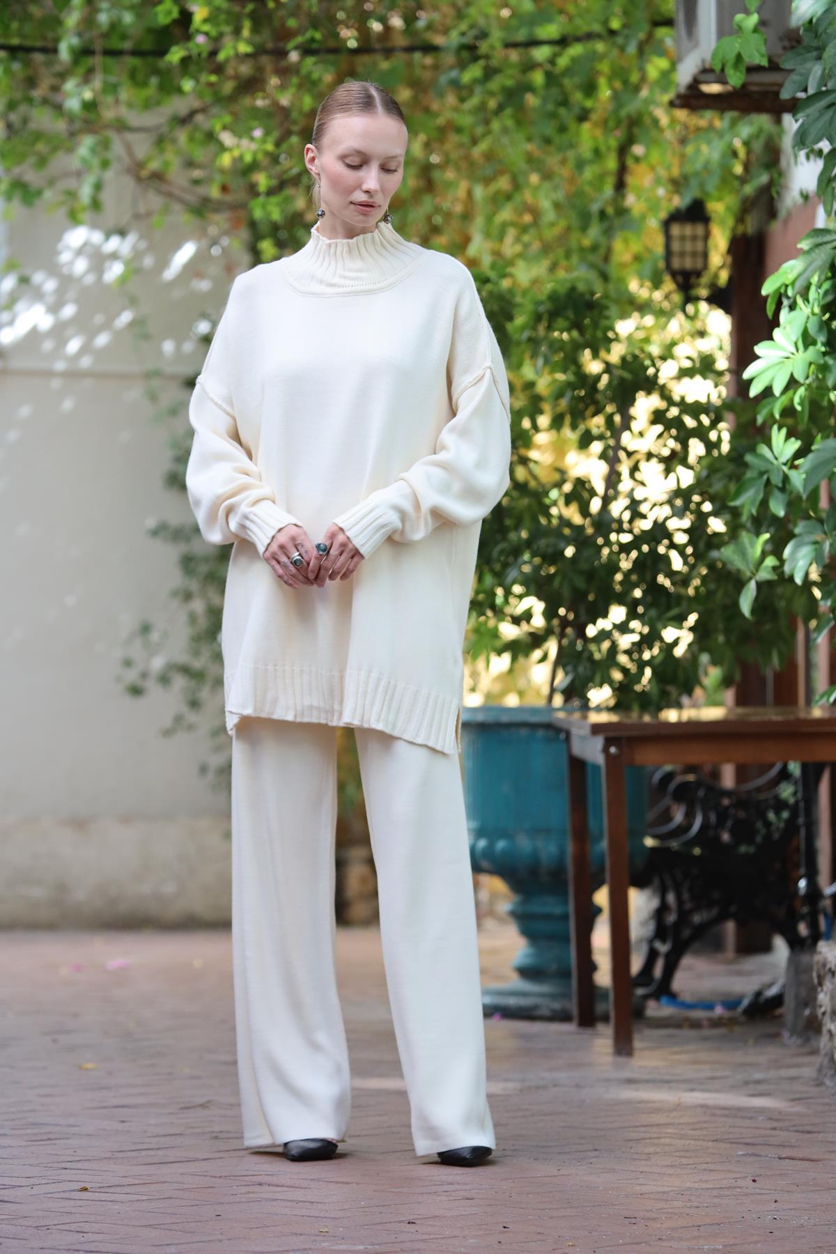 Krem Rengi Balıkçı Yaka Kazak ve Triko Pantolon Takım