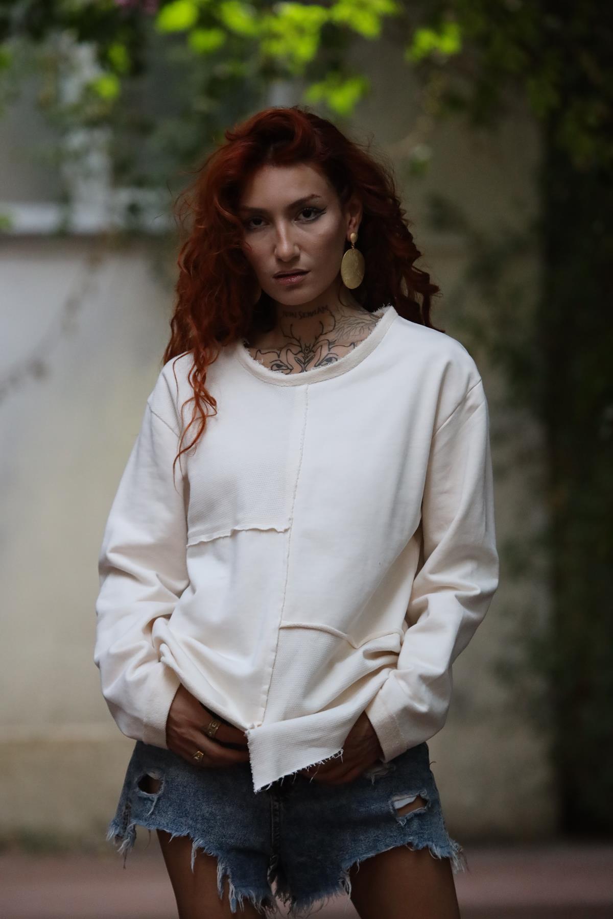 Krem Rengi Bisiklet Yaka Dikiş Detaylı Parçalı Sweat