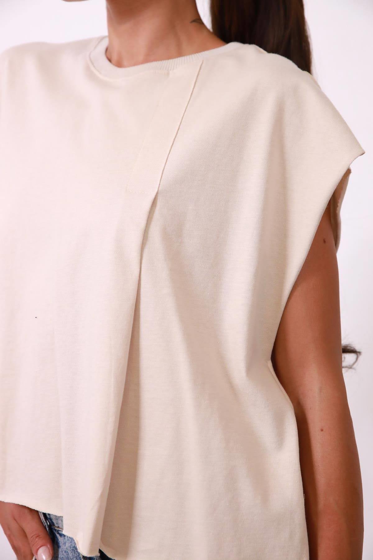 Krem Rengi Bisiklet Yaka Pat Detaylı Salaş Tişört