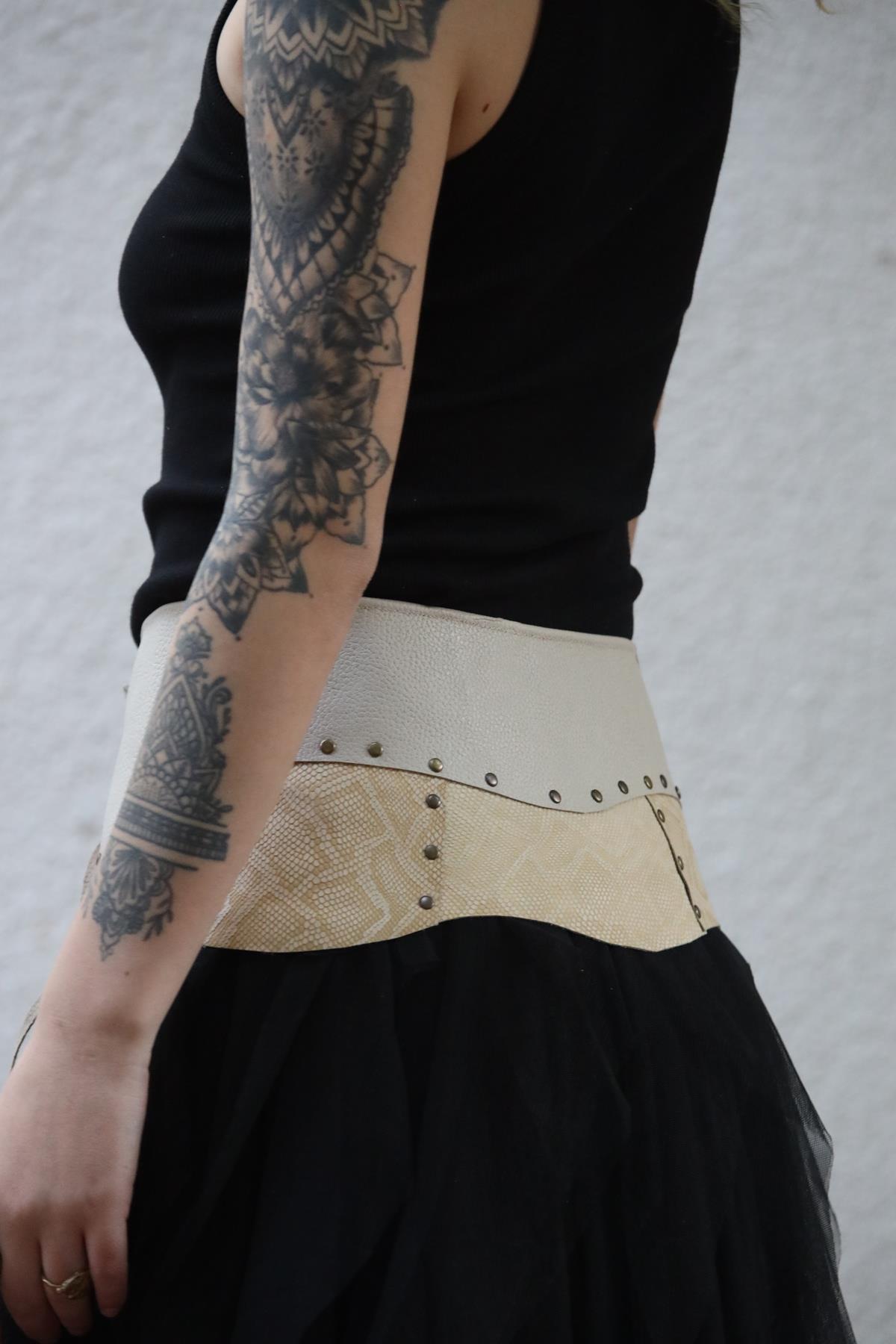 Krem Rengi Desenli Doğal Taşlı Deri Kemer