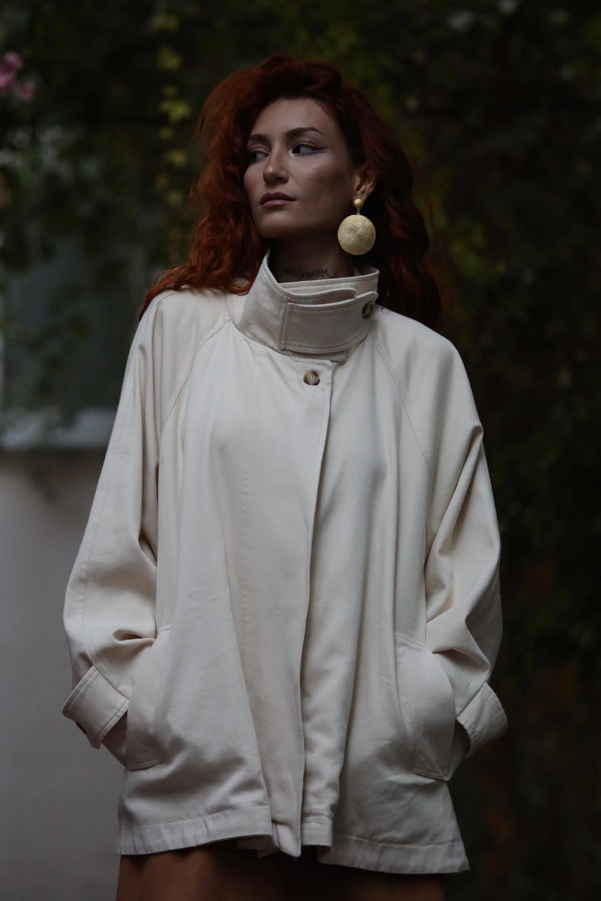 Krem Rengi Fermuarlı Kısa Gabardin Trençkot