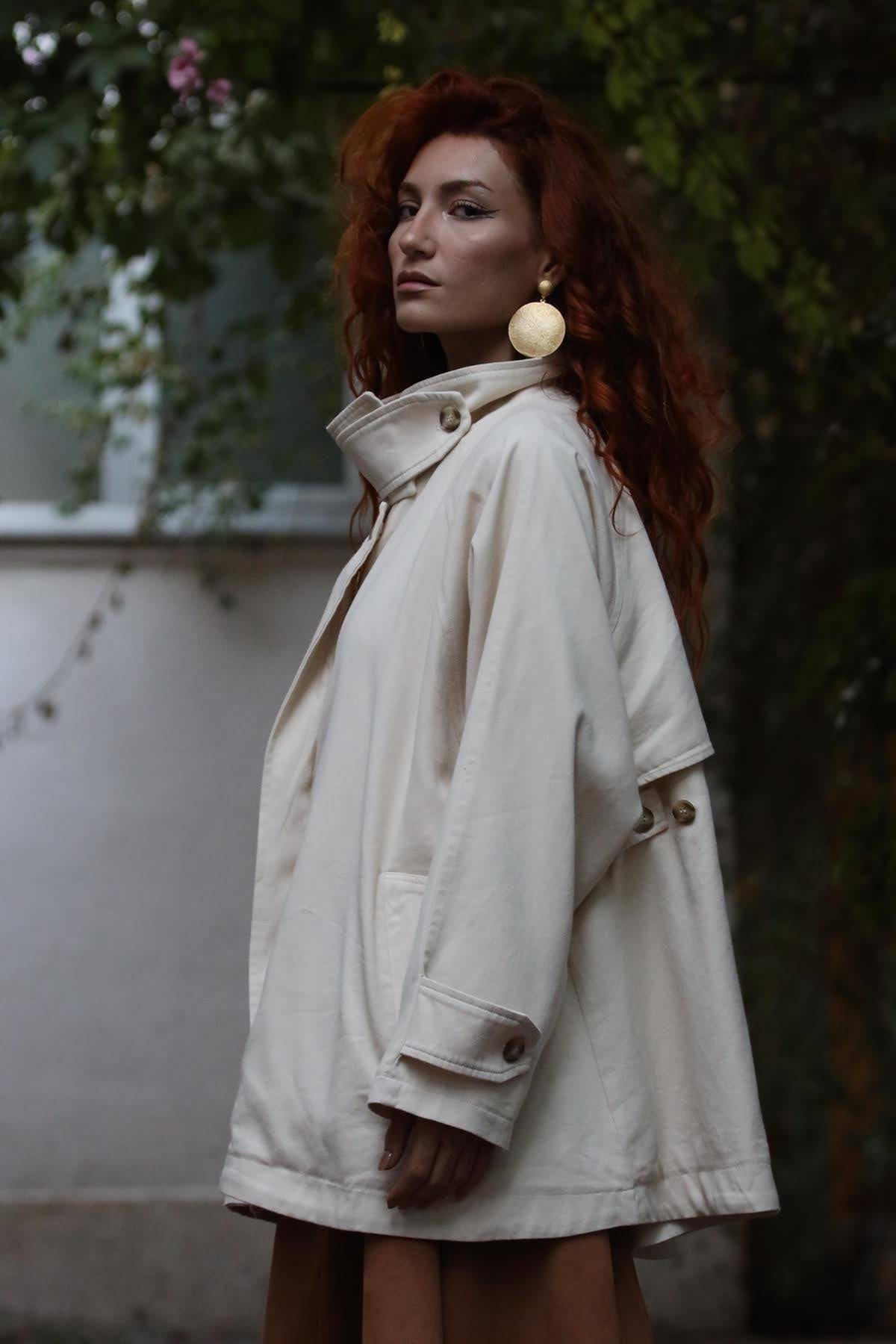 Krem Rengi Fermuarlı Kısa Gabardin Trençkot