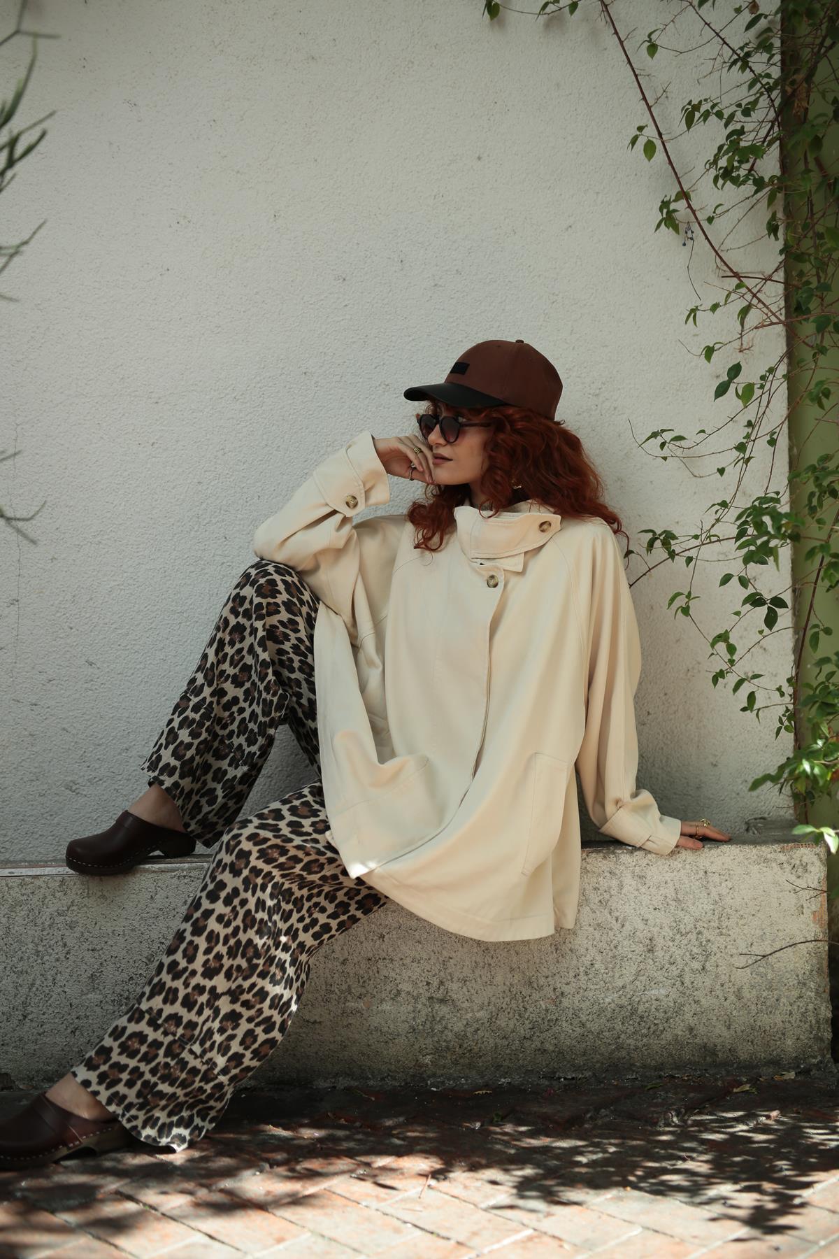 Krem Rengi Fermuarlı Kısa Gabardin Trençkot