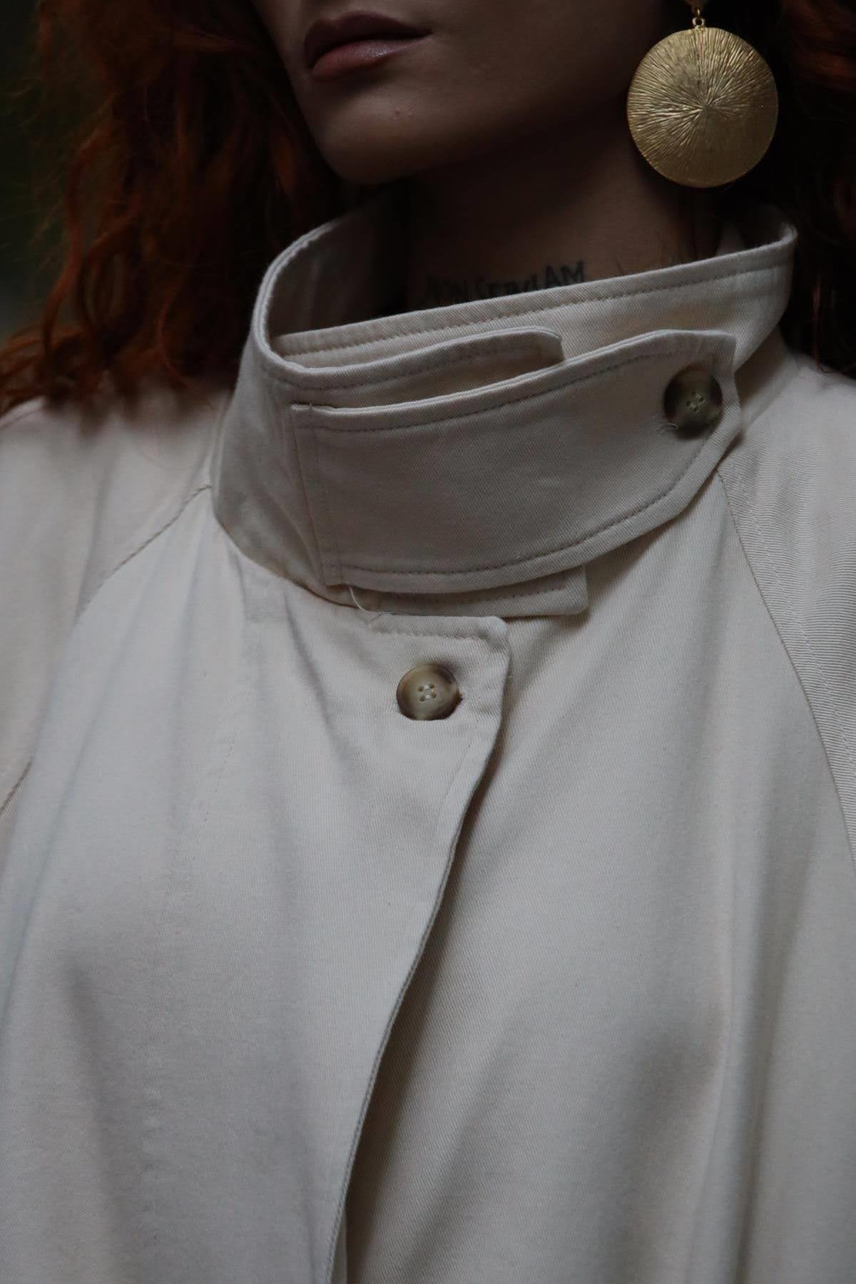 Krem Rengi Fermuarlı Kısa Gabardin Trençkot