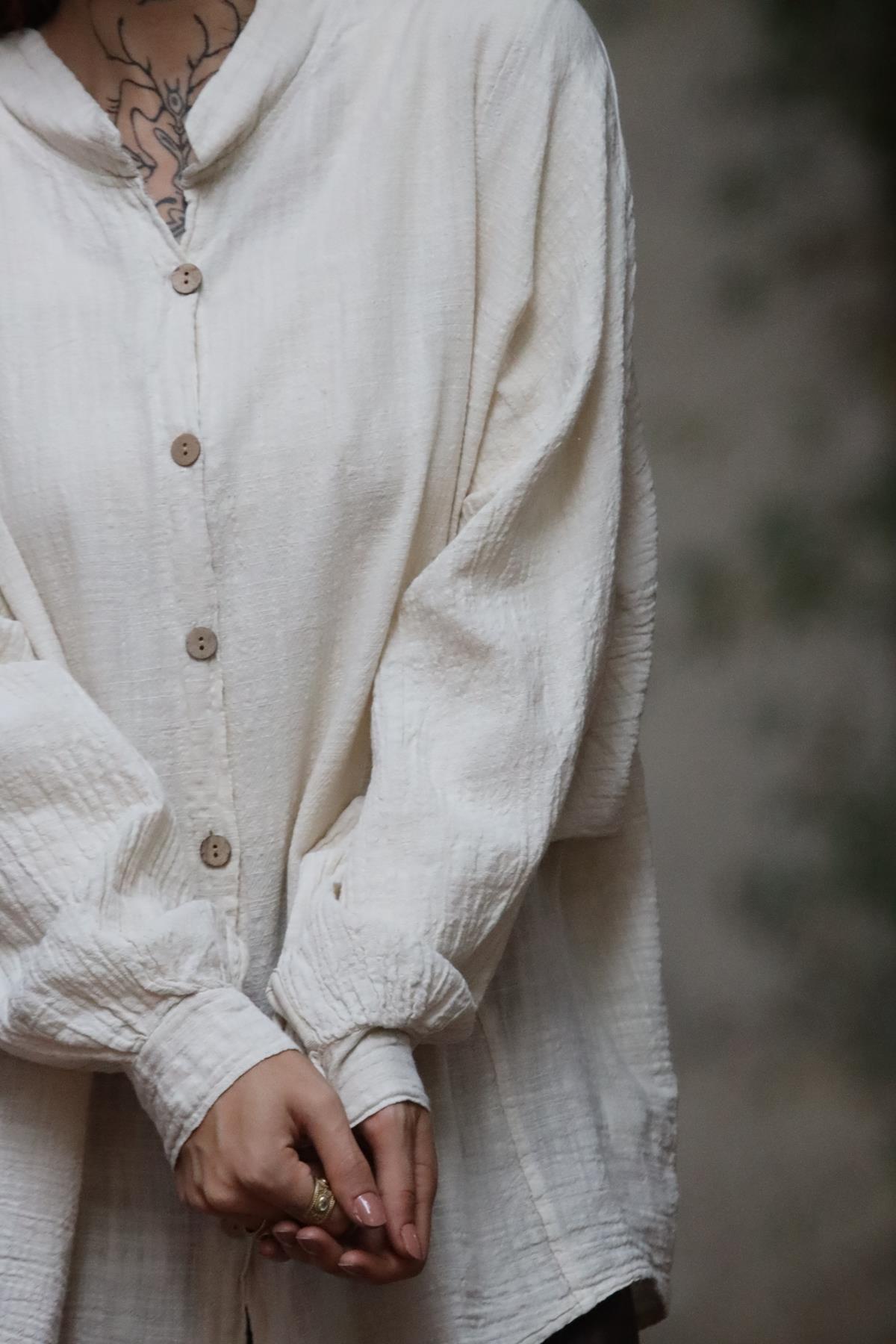 Krem Rengi Hakim Yaka Dikişli Yarasa Kol Gömlek