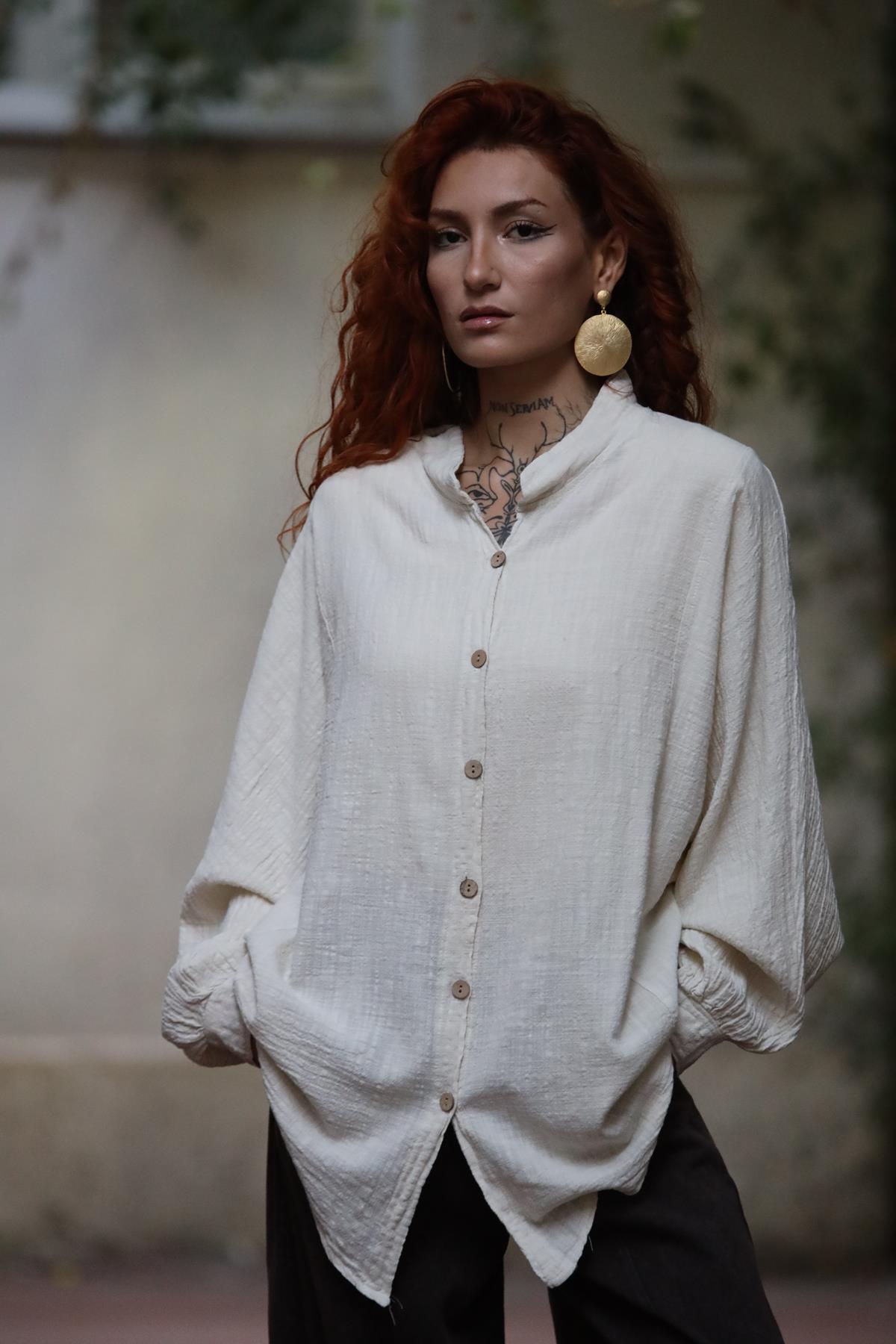 Krem Rengi Hakim Yaka Dikişli Yarasa Kol Gömlek