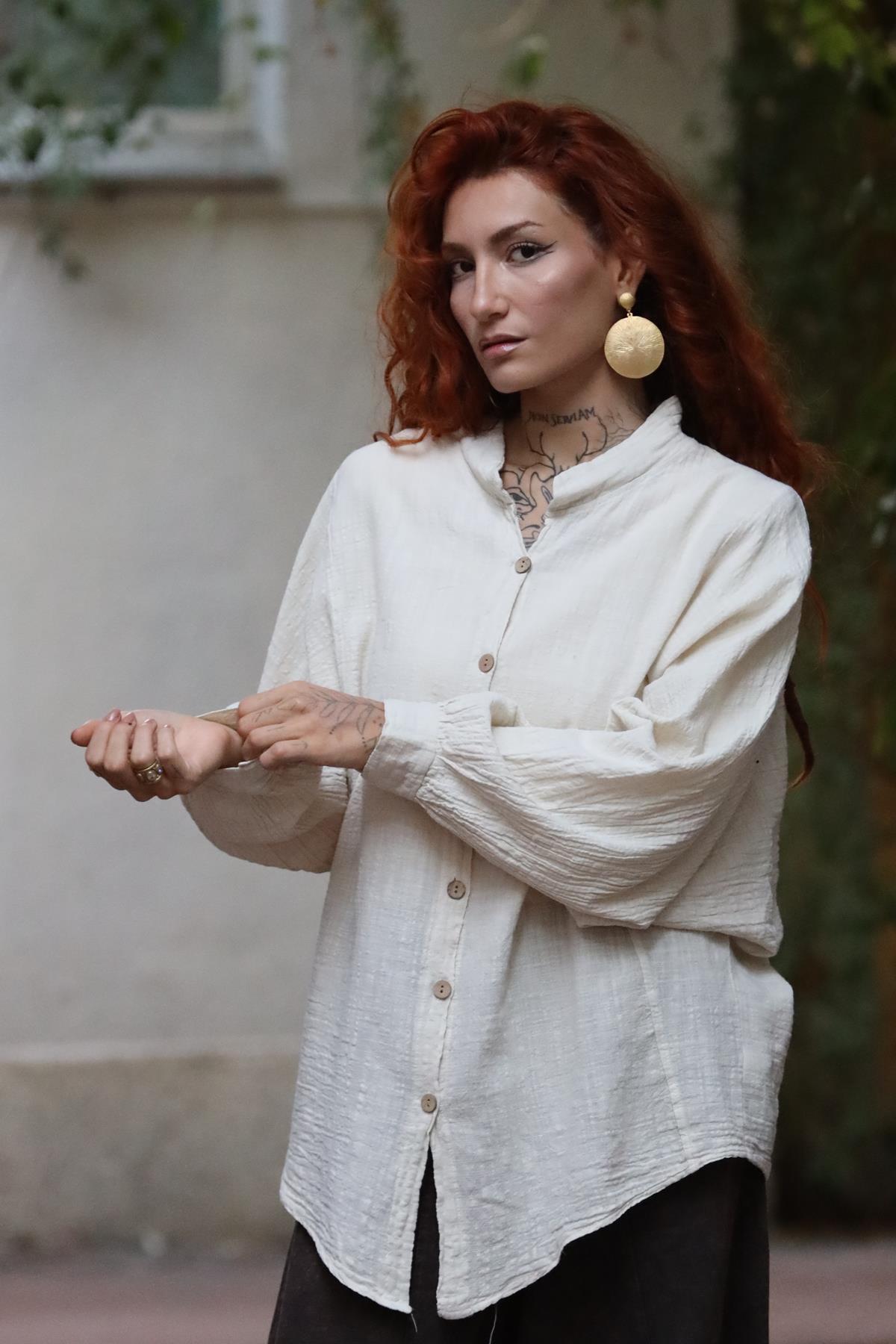 Krem Rengi Hakim Yaka Dikişli Yarasa Kol Gömlek