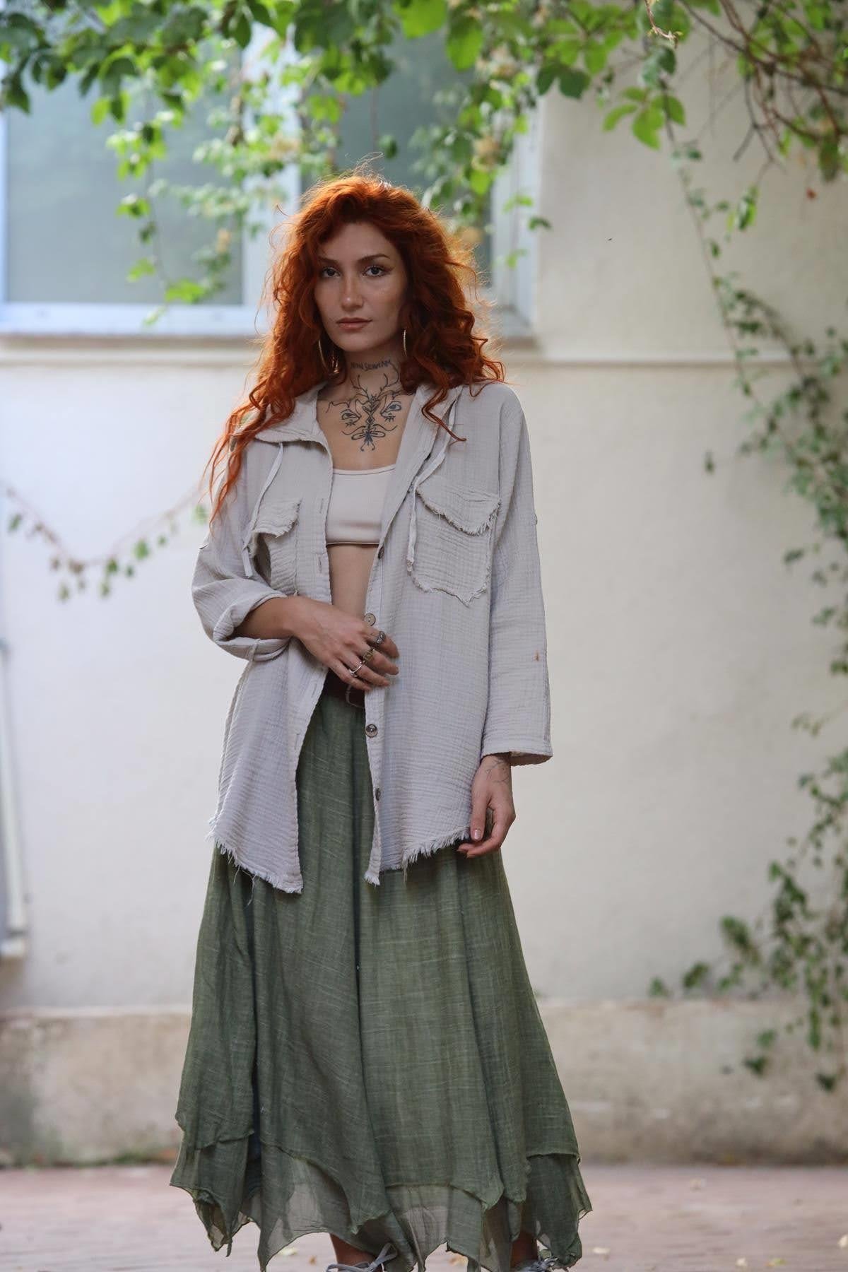 Krem Rengi Kapüşonlu Cepleri Püsküllü Müslin Gömlek