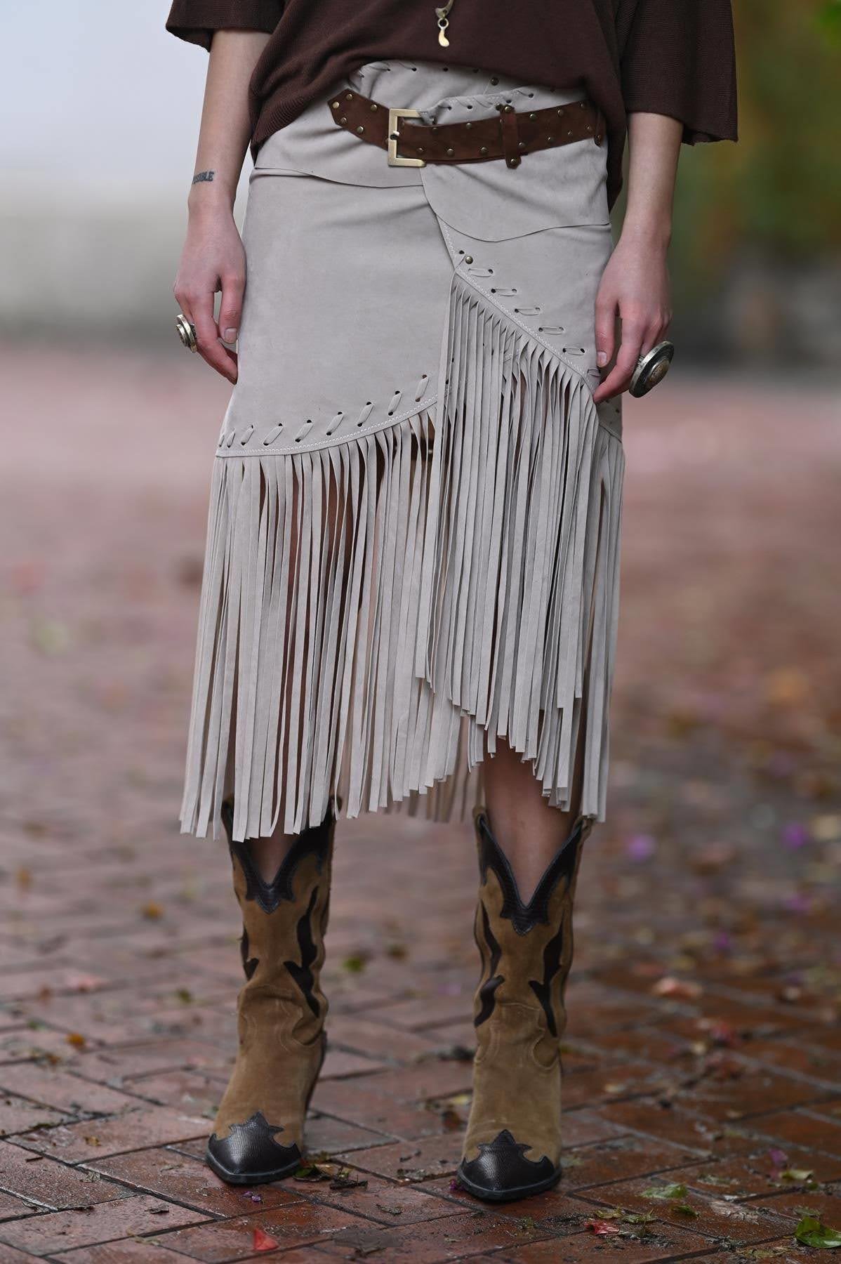 Krem Rengi Püsküllü Tasarım Kemerli Süet Anvelop Etek