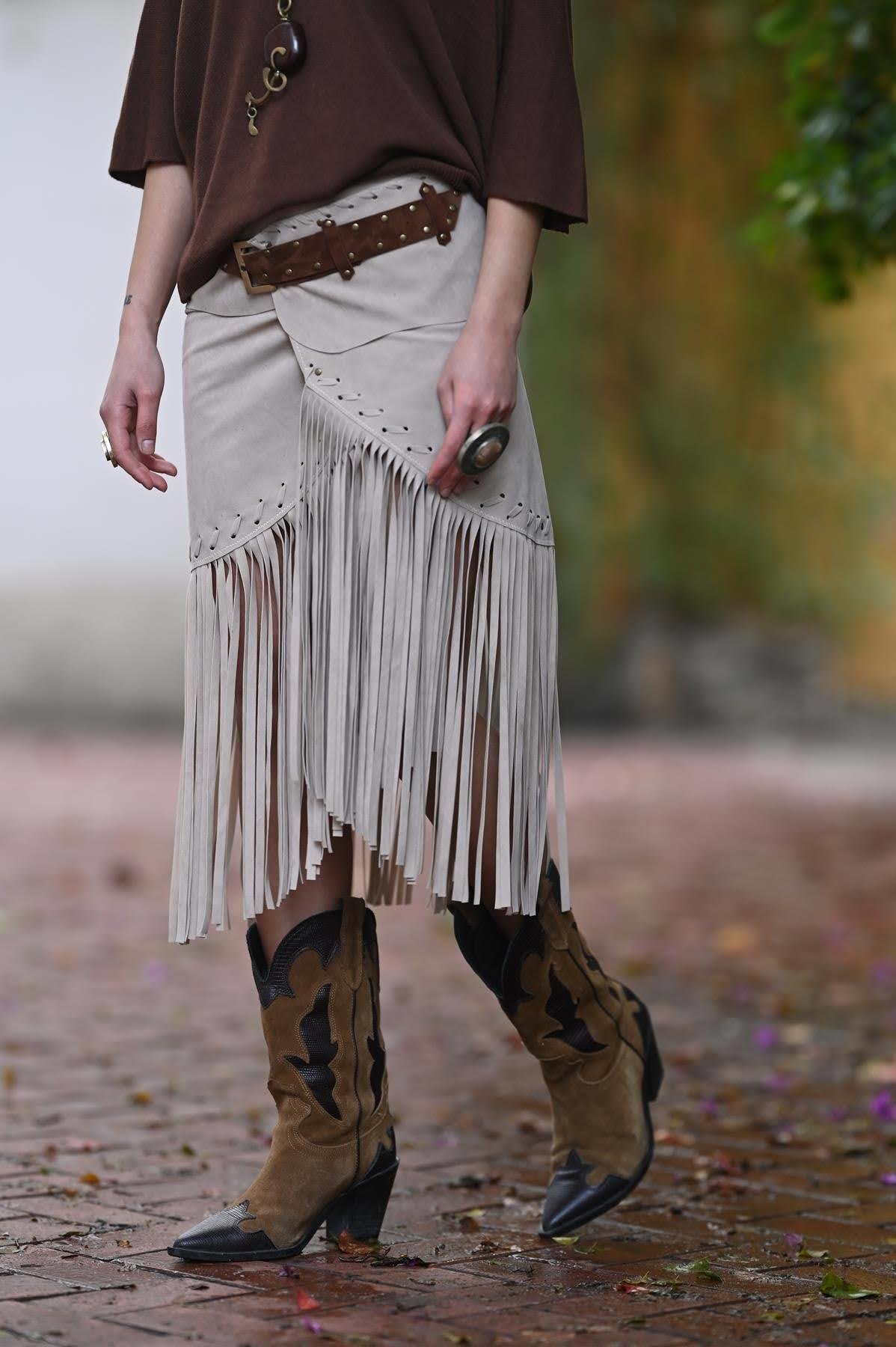 Krem Rengi Püsküllü Tasarım Kemerli Süet Anvelop Etek