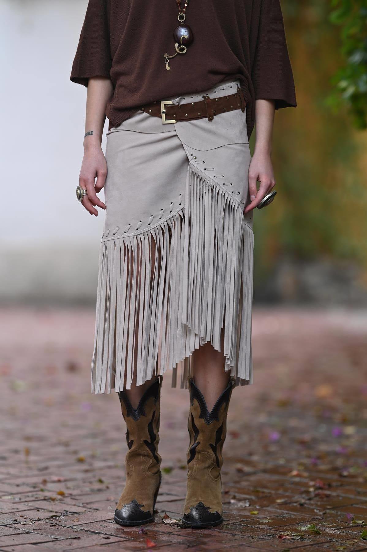 Krem Rengi Püsküllü Tasarım Kemerli Süet Anvelop Etek