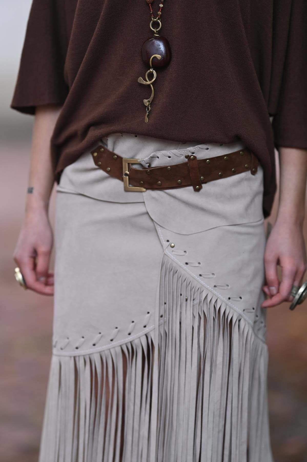 Krem Rengi Püsküllü Tasarım Kemerli Süet Anvelop Etek